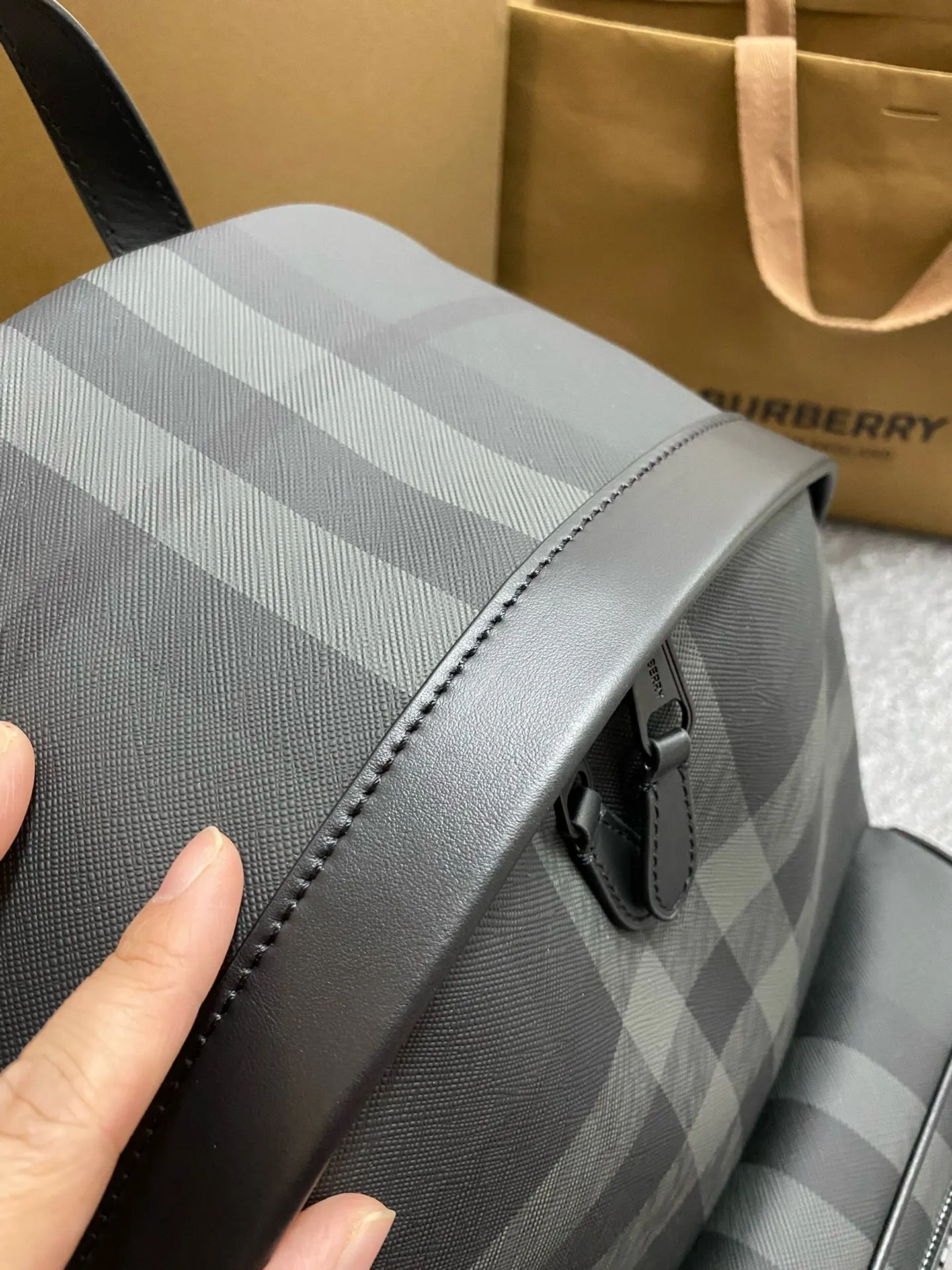Burberry 帆布 双肩包 实用双肩款