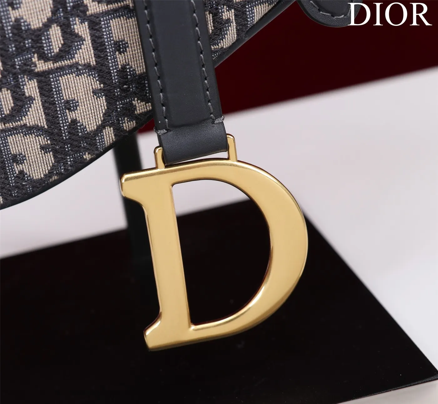 Dior Saddle 单肩包