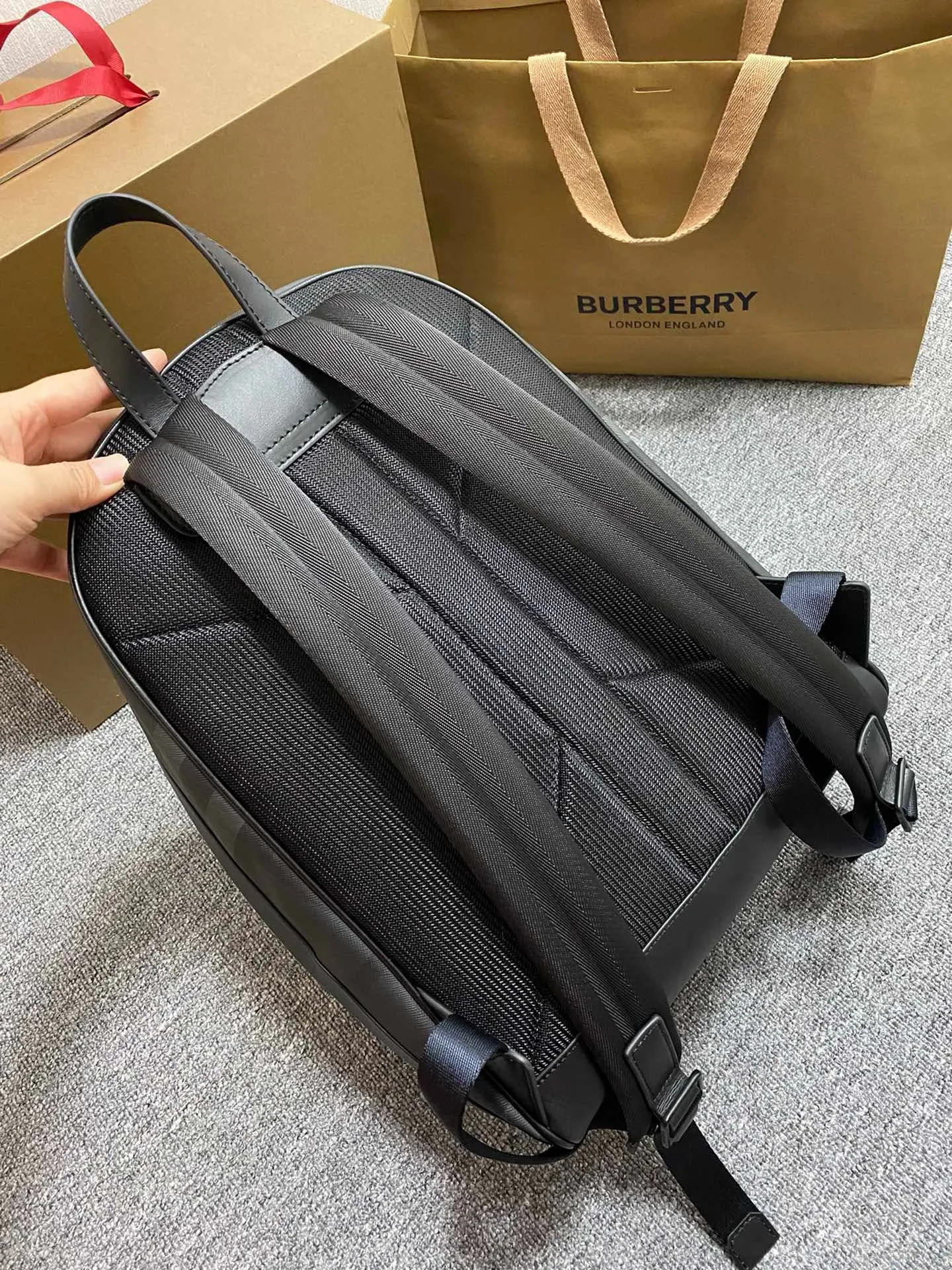 Burberry 帆布 双肩包 实用双肩款