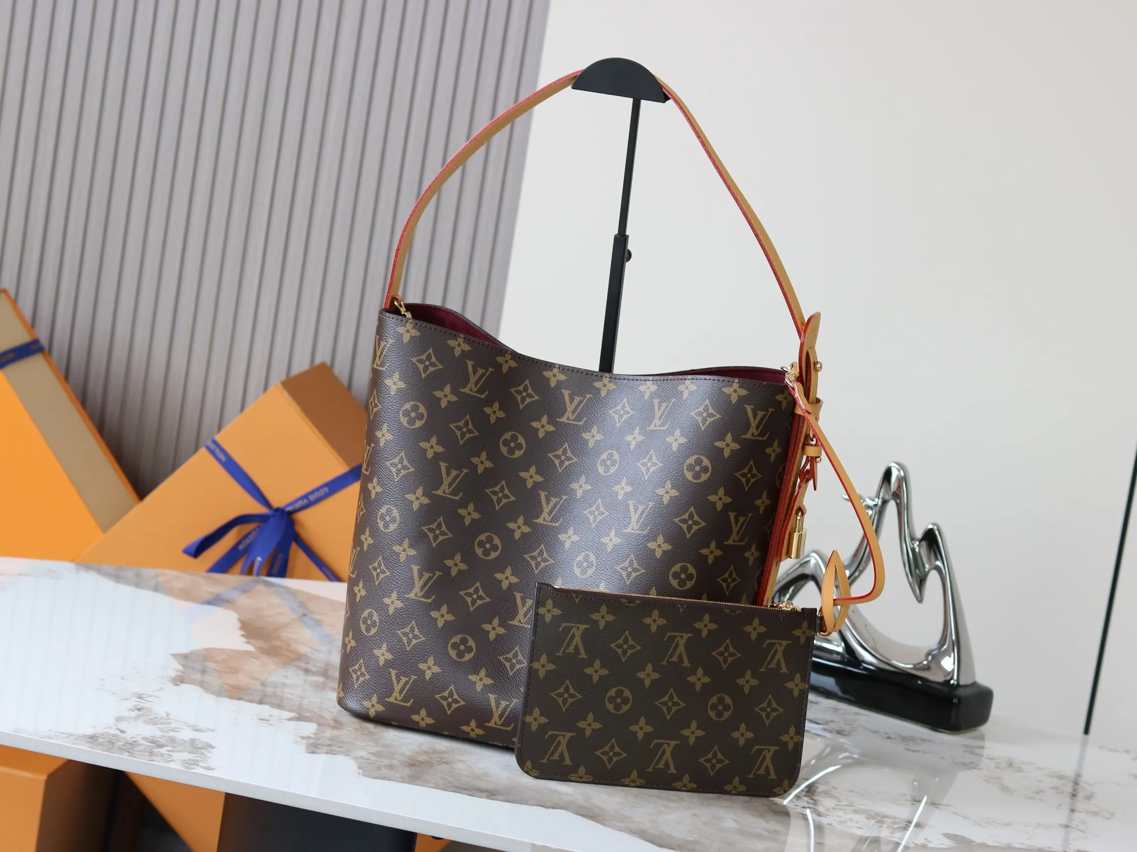 LV bucket bag Image 3 LV bucket bag Image 3