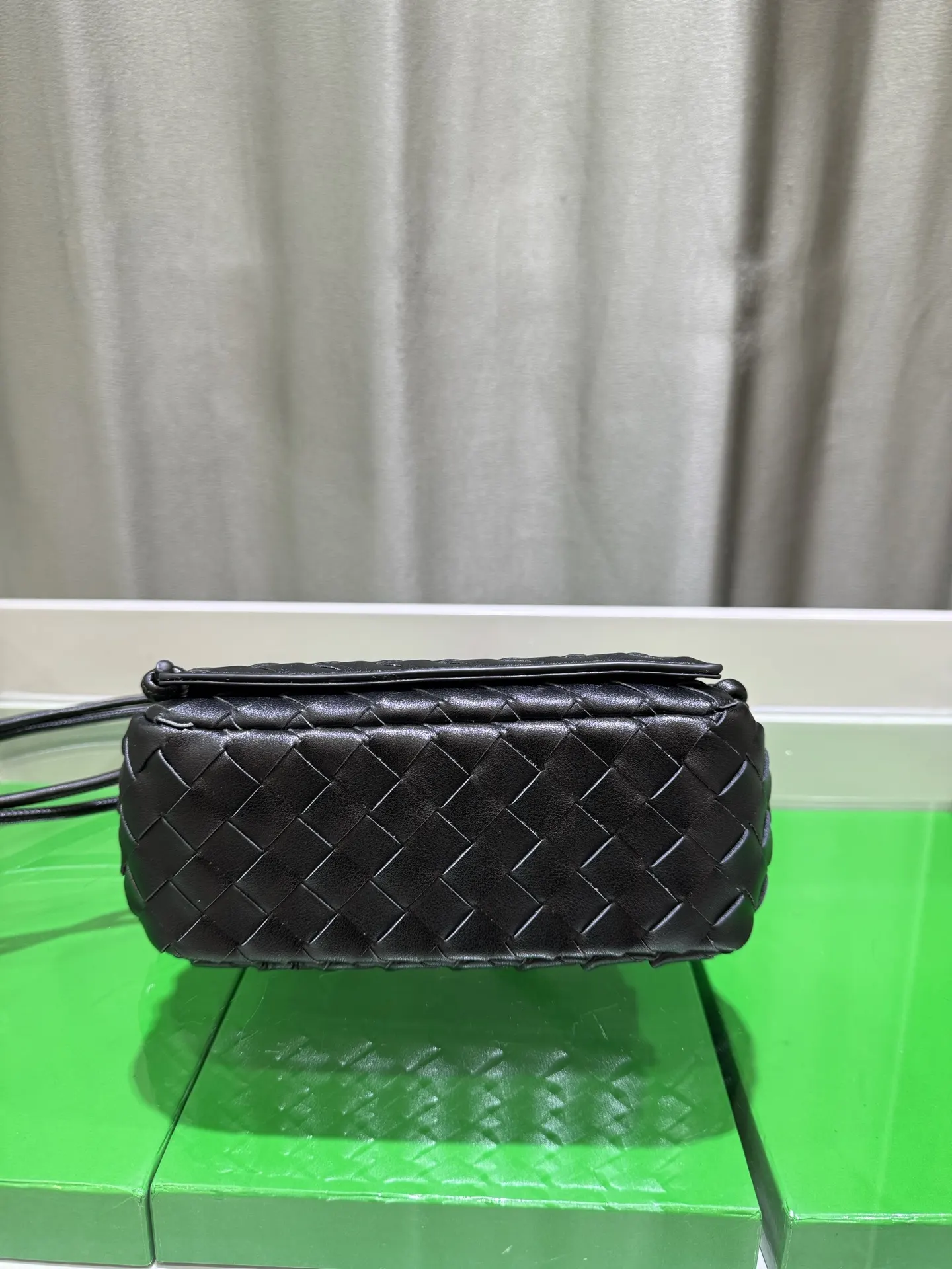 Bottega Veneta 小牛皮 腋下包 復古腋下背款