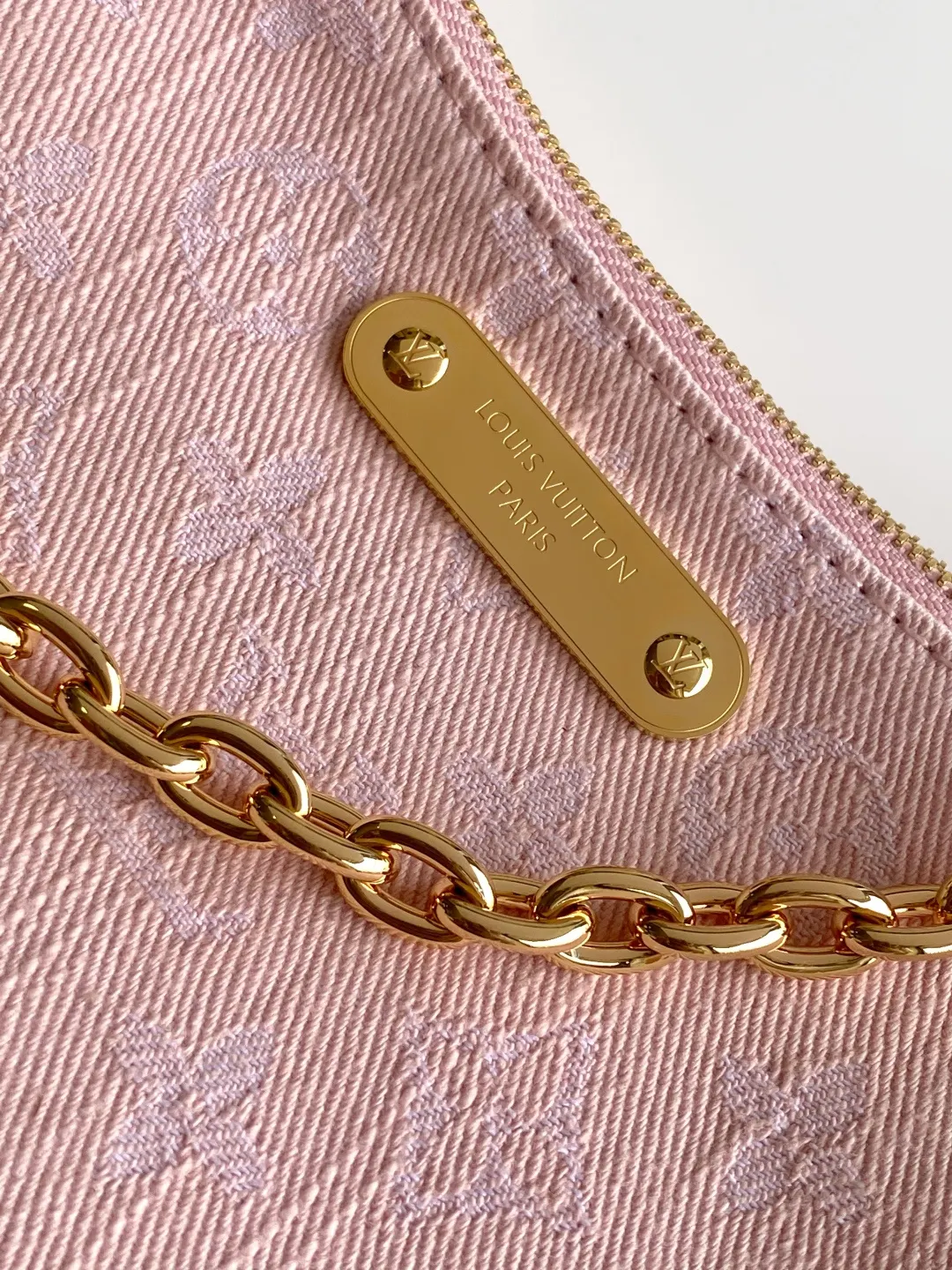 Louis Vuitton Pink Gold Chain Bag Leather