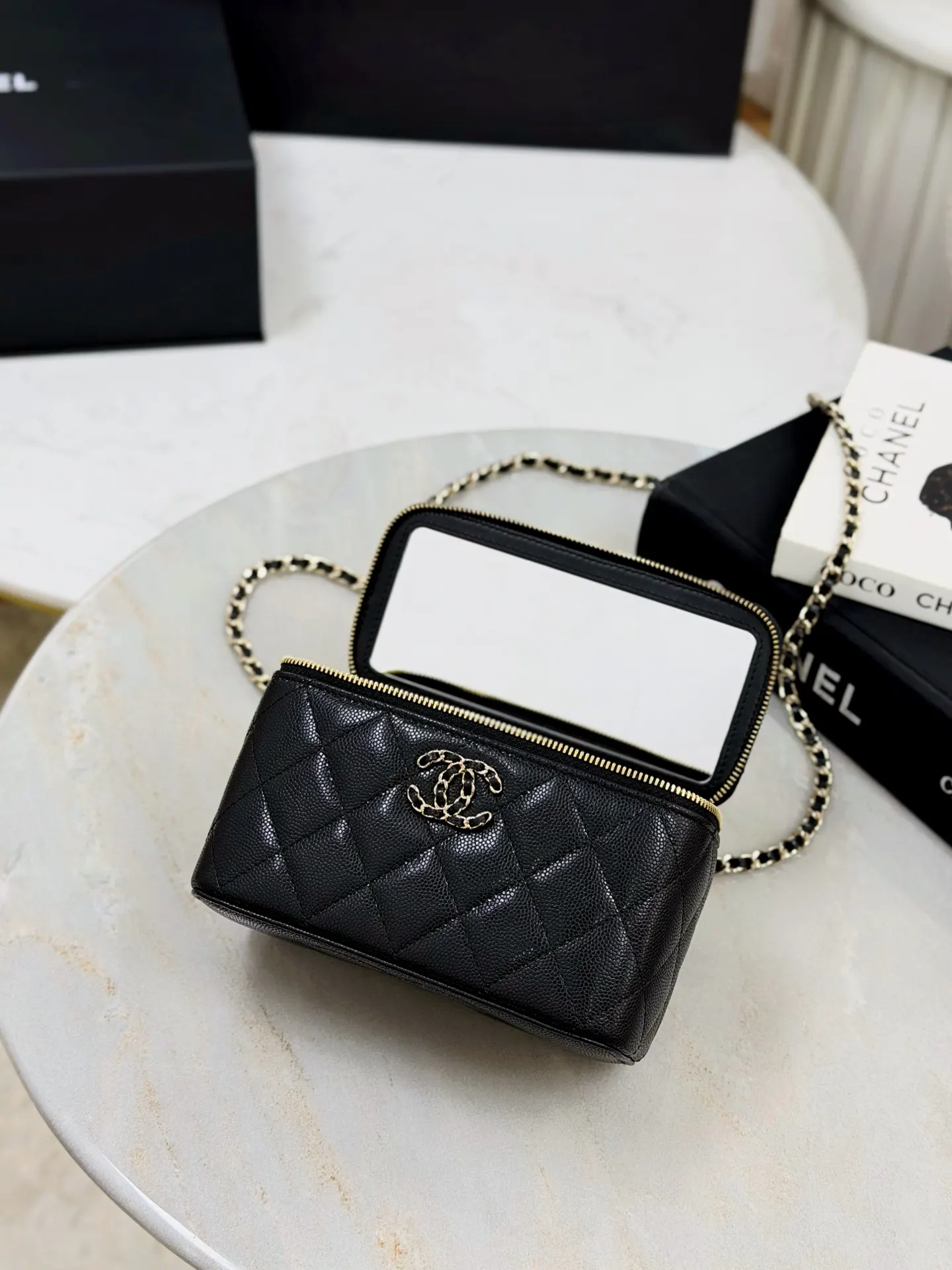 Chanel Lychee Pattern Cowhide Flap Chain Bag Shoulder and Crossbody Wear