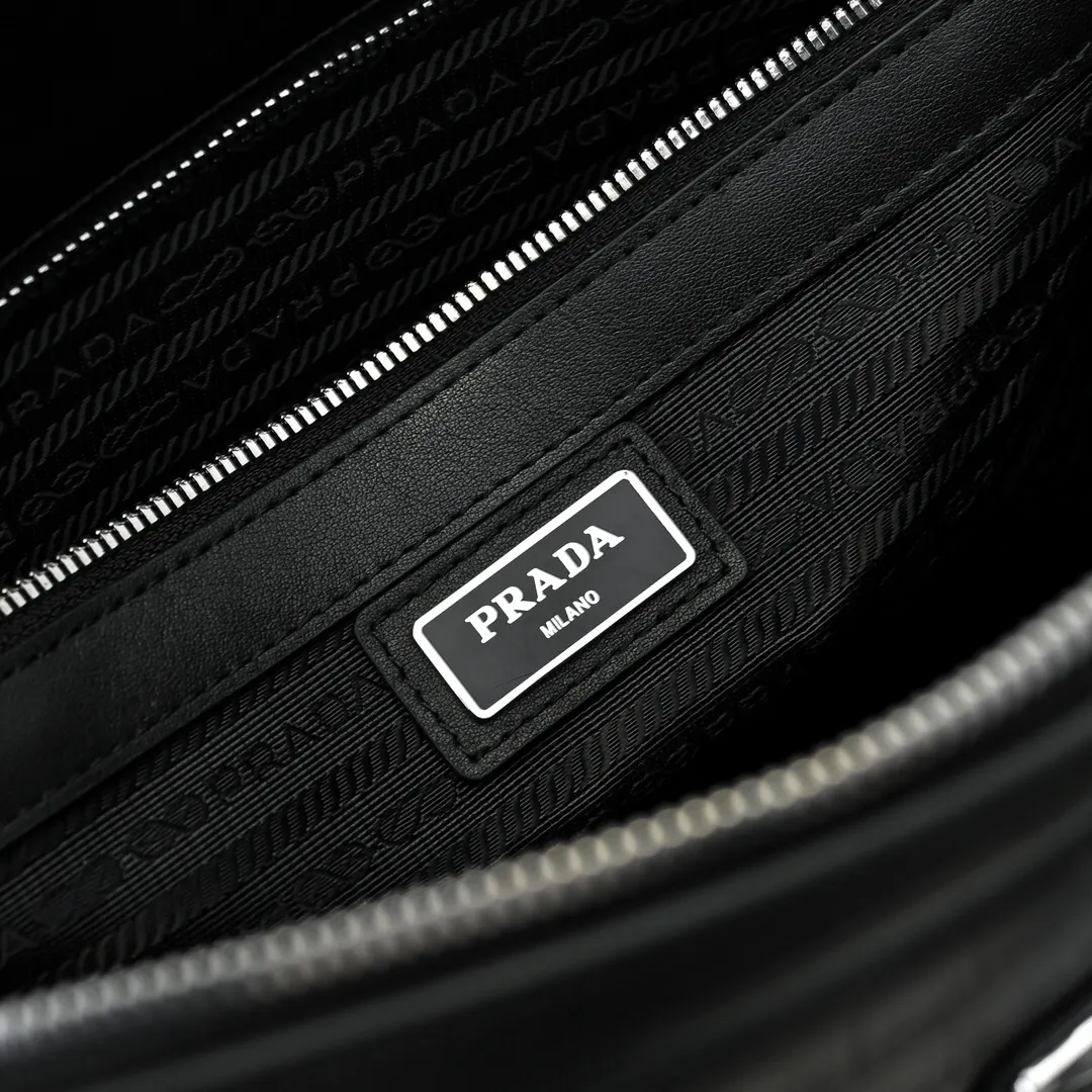 Prada 小牛皮 男士公文包 采用进口小牛皮 皮質柔软 手感超赞 商務通勤款(數字9) Prada 小牛皮 男士公文包 采用进口小牛皮 皮質柔软 手感超赞 商務通勤款(數字9)