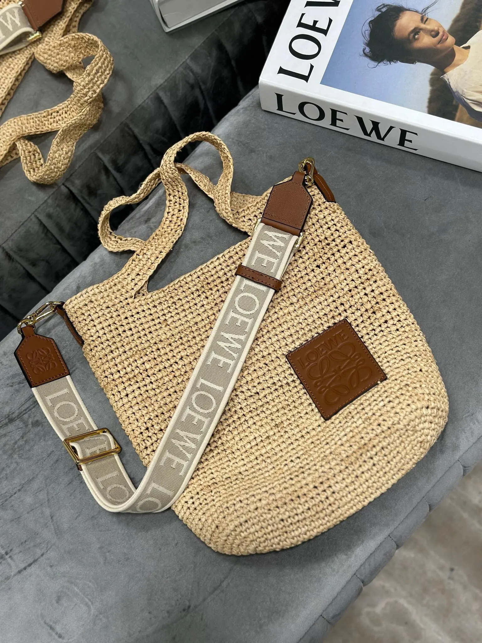 Loewe 提花 一条刺绣字母 提花肩带 托特包 大容量托特款