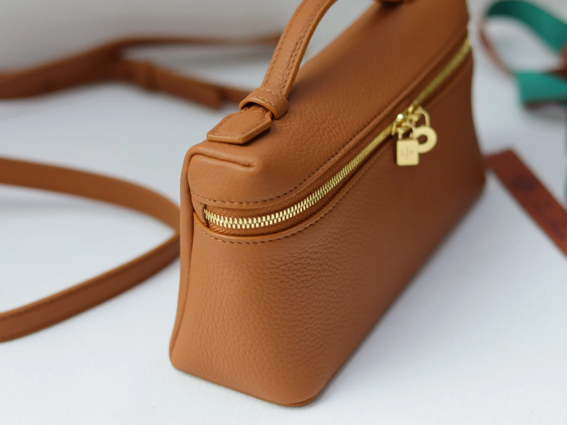 牛皮 LORO PIANA 手拿包 精致手拿款