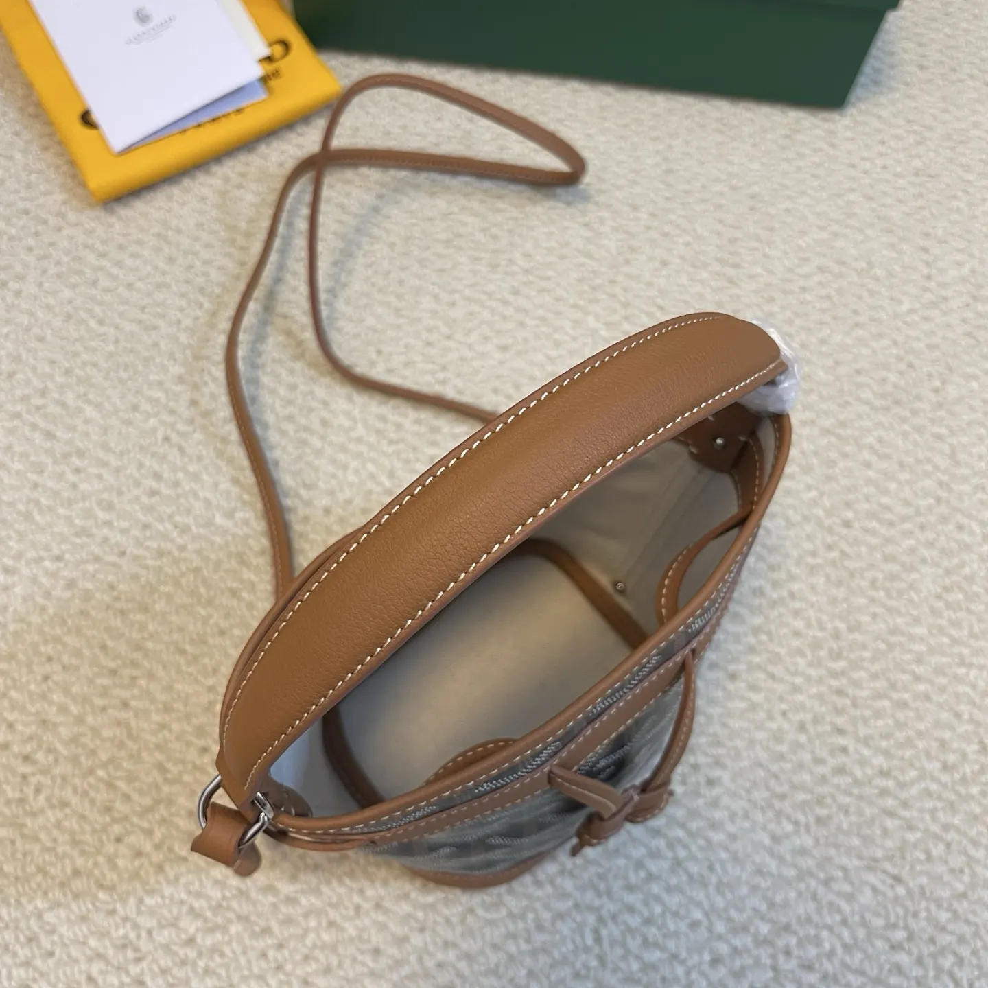 Goyard 皮革 轻盈小巧去始终保持标志性水桶百搭造型 水桶包 休閒水桶款
