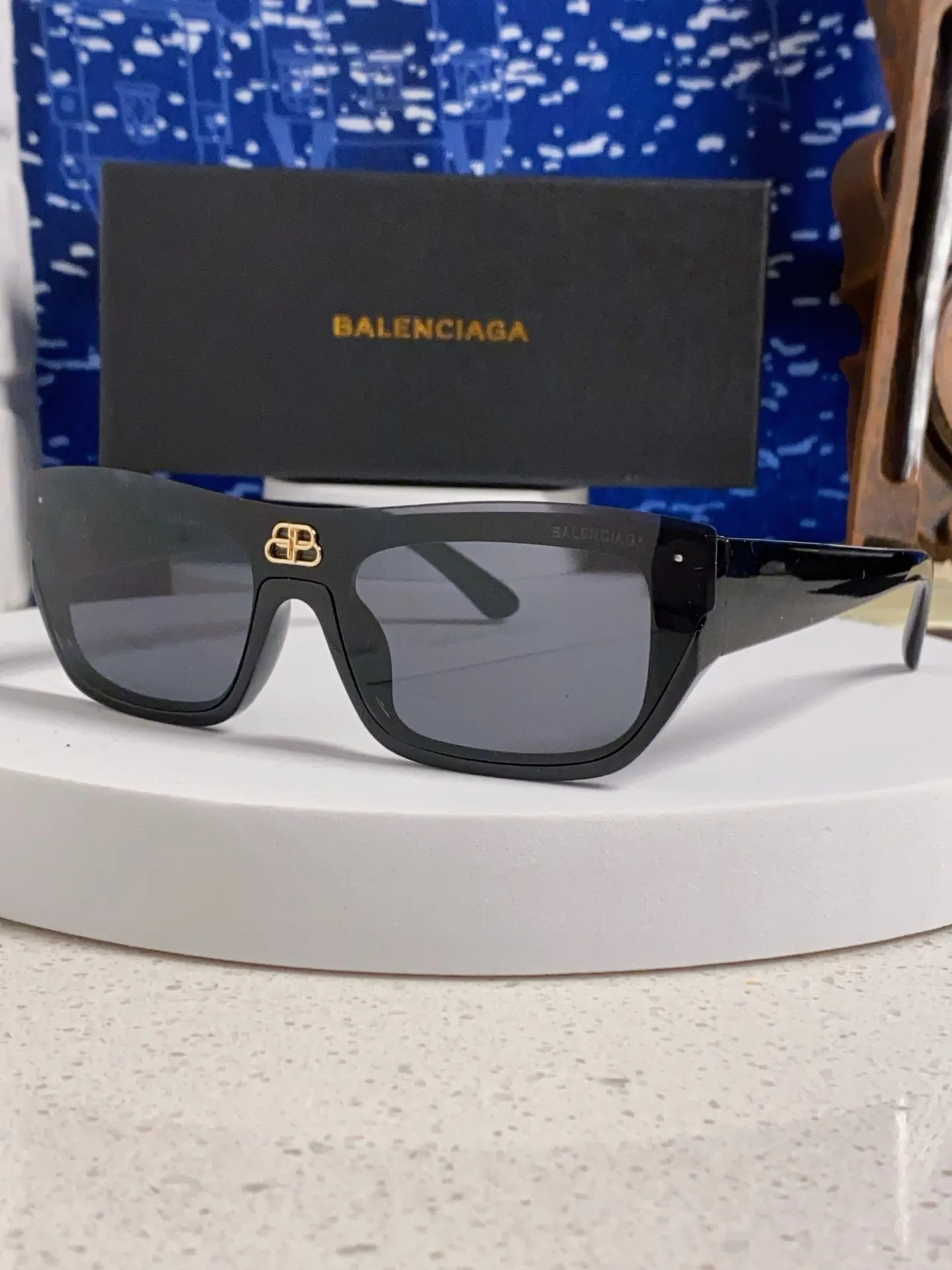 Balenciaga 太阳镜 精致搭配