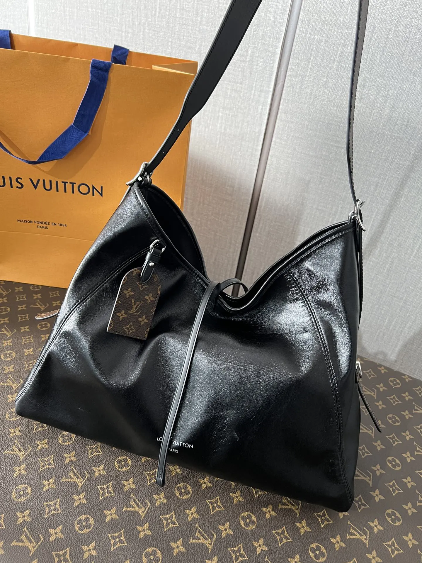 CarryAll 羊皮 中号羊皮 Dark中号 水桶包 休閒水桶款