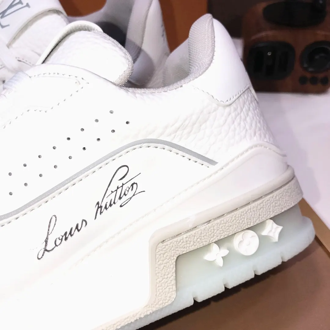 LV White Low-Top Sneakers Image 8 LV White Low-Top Sneakers Image 8