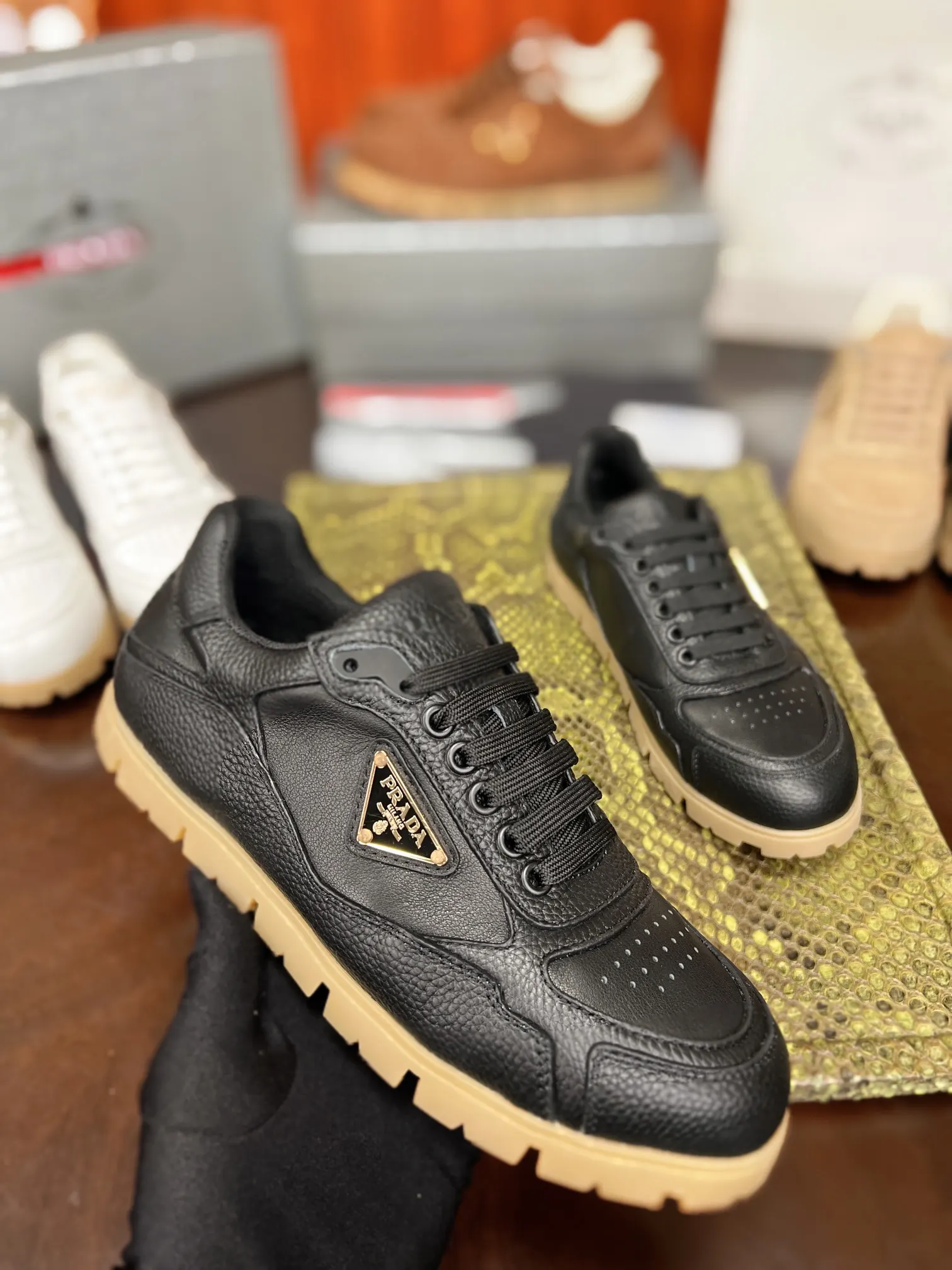 Prada 牛皮 休闲鞋 舒适