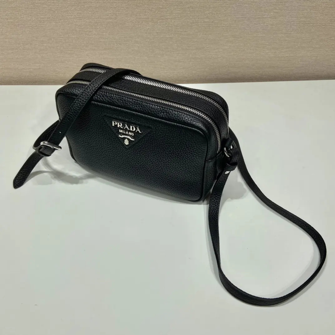 PRADA 鹿皮 牛皮 双肩背包 轻便实用款