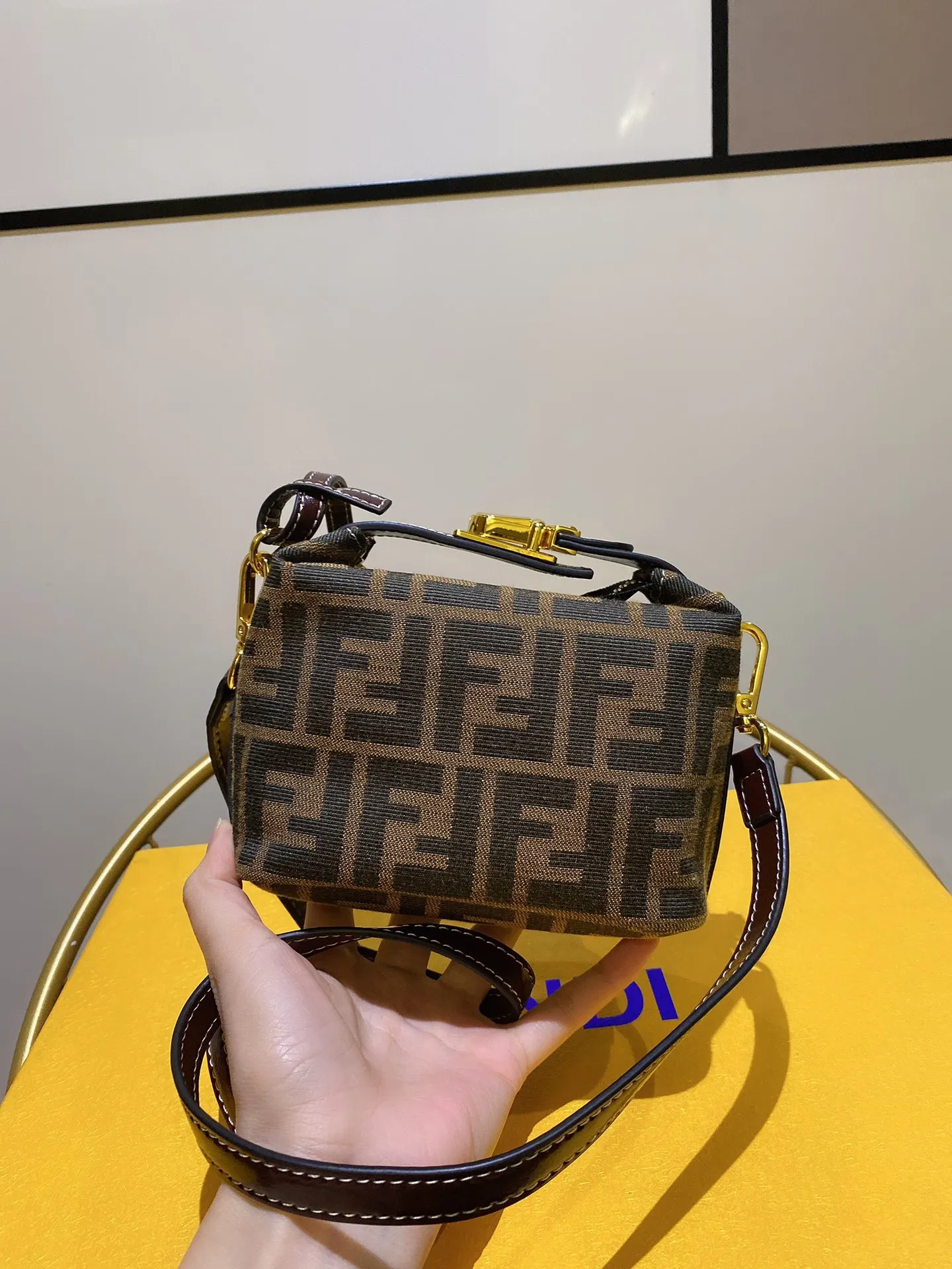 Fendi 老花 出厂价 芬迪 vintage mi 化妆包 便携收纳款