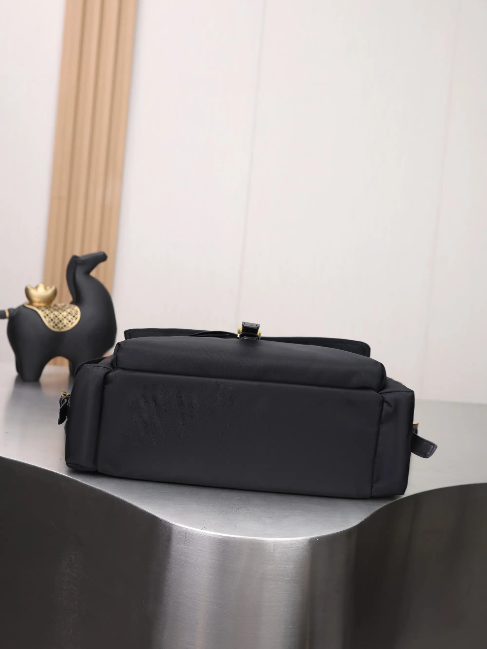 Prada Re-Nylon 尼龙 皮革 三角标 邮差包 斜挎包