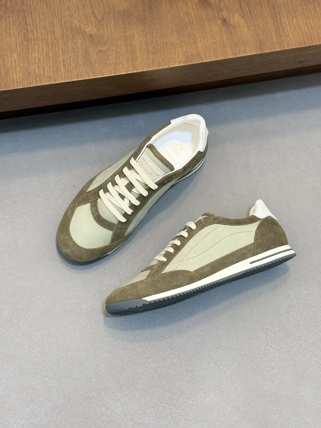 Brunello Cucinelli SS 白色 運動鞋 休閒百搭款(數字5) Brunello Cucinelli SS 白色 運動鞋 休閒百搭款(數字5)