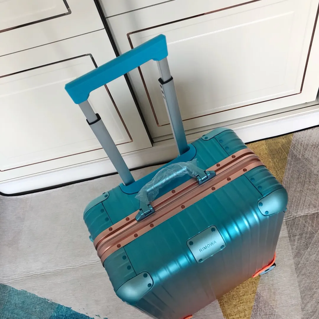 rimowa限量版糖果色满满的 少女心 漸變色 日 行李箱 旅行拉杆款 輕便出行款