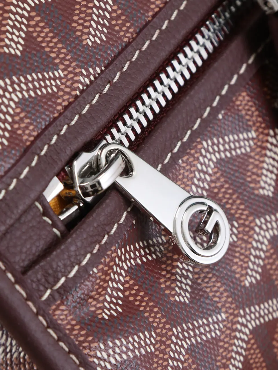 Goyard saint léger包就是一个典型的例子 双肩包 实用双肩款