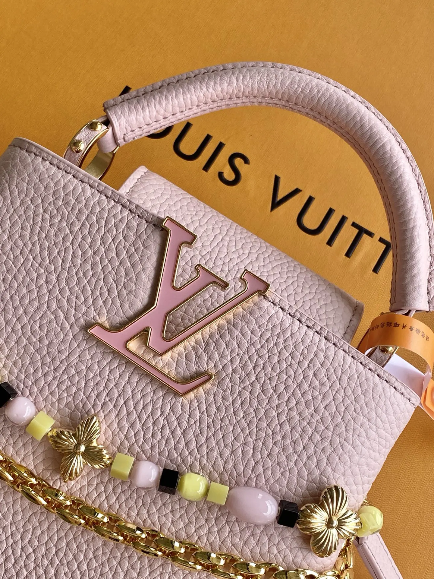 LV 黑色 棕色 牛皮 另一条饰有玻璃感串珠与 Mo花卉 闪耀 链条包 精致链条款