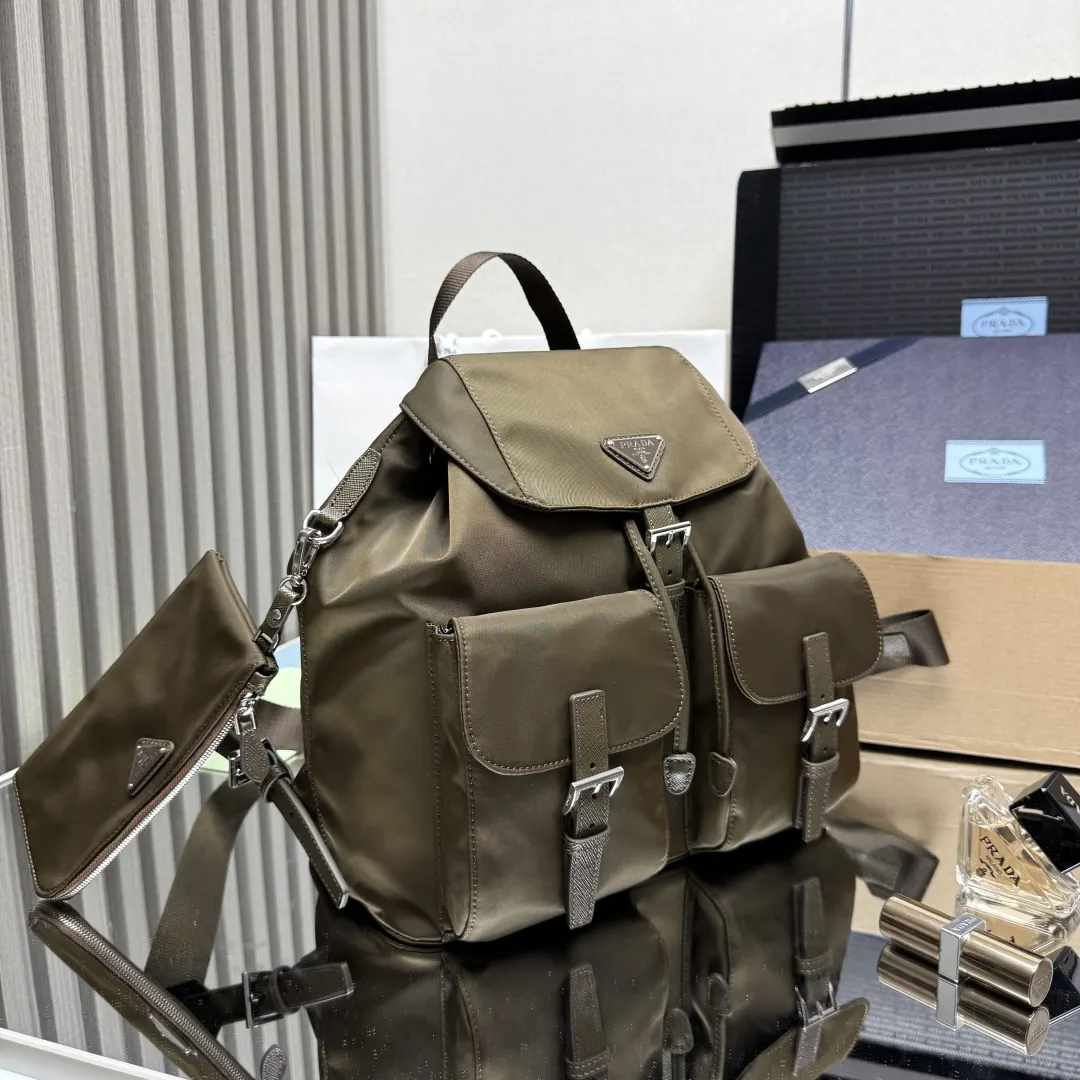 尼龍 新色 尼龍采用精致Saffi 雙肩包 实用雙肩款