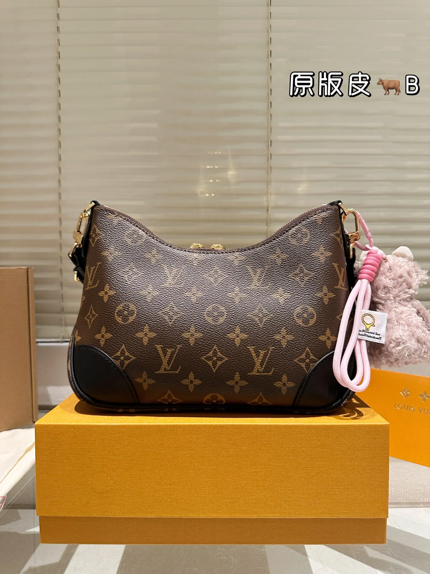 LV 老花 金色 牛皮 把肩带拆掉只用鏈條 雞就是个单问包 鏈條包 精致鏈條款