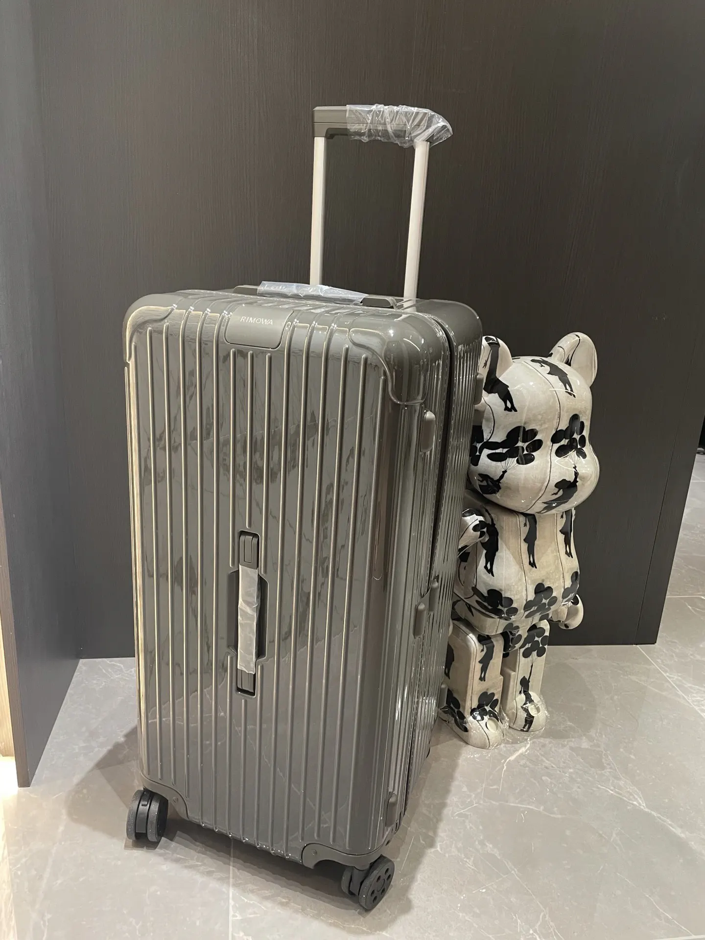 黑色 白色 日默瓦rimowa拉杆箱行李箱登机箱旅行箱方胖子運動 旅行拉杆款 輕便出行款