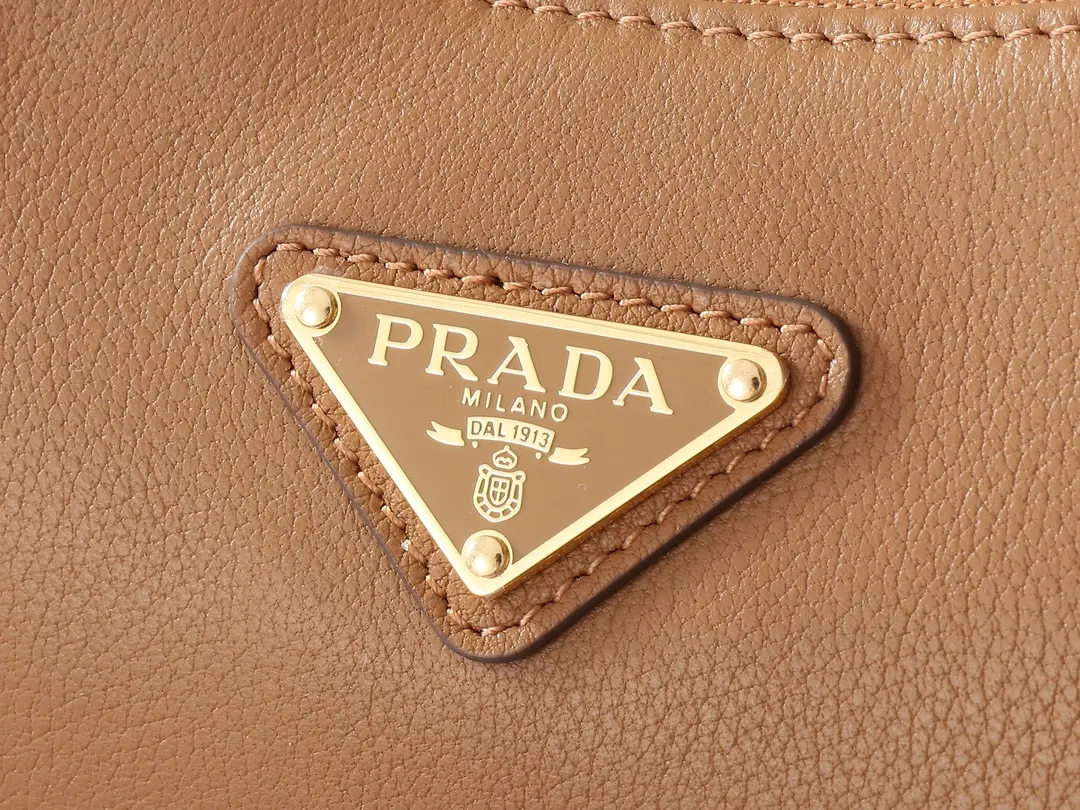 PRADA 1BC229 牛皮 三角标 腋下包 日常通勤款