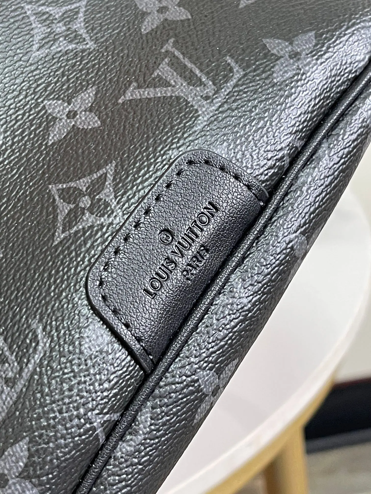 Crossbody Bag Lightweight Leather Image 9 Crossbody Bag Lightweight Leather Image 9