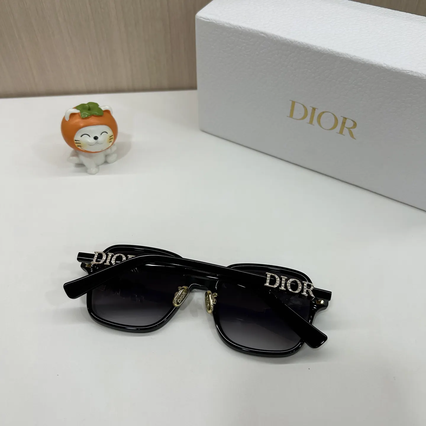 Dior 棕色方框太阳镜 复古遮阳