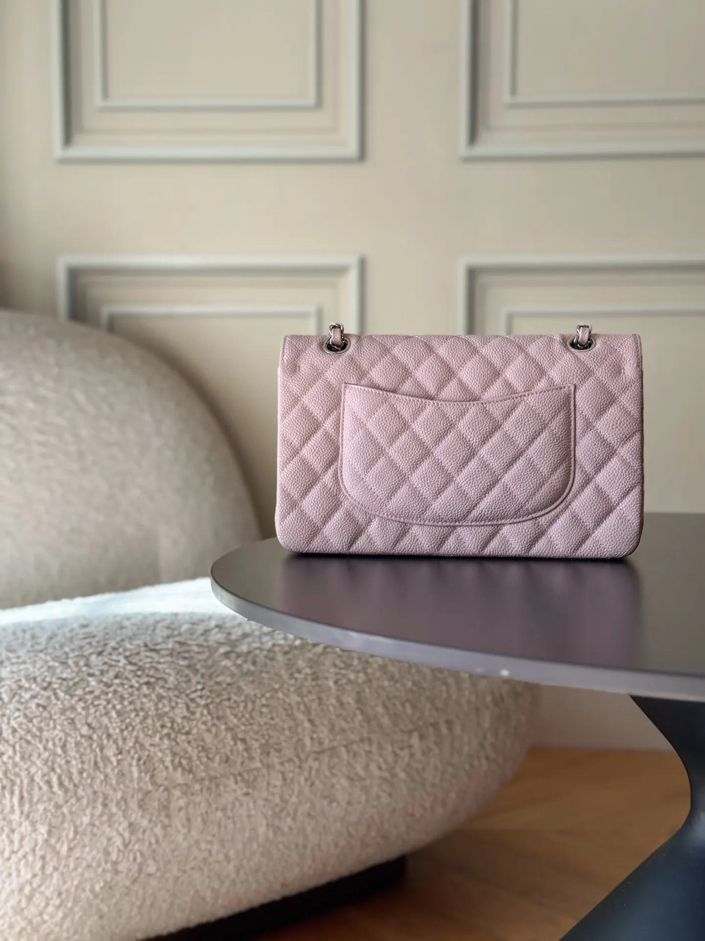 Chanel 粉色鱼子酱牛皮翻盖链条包 金扣