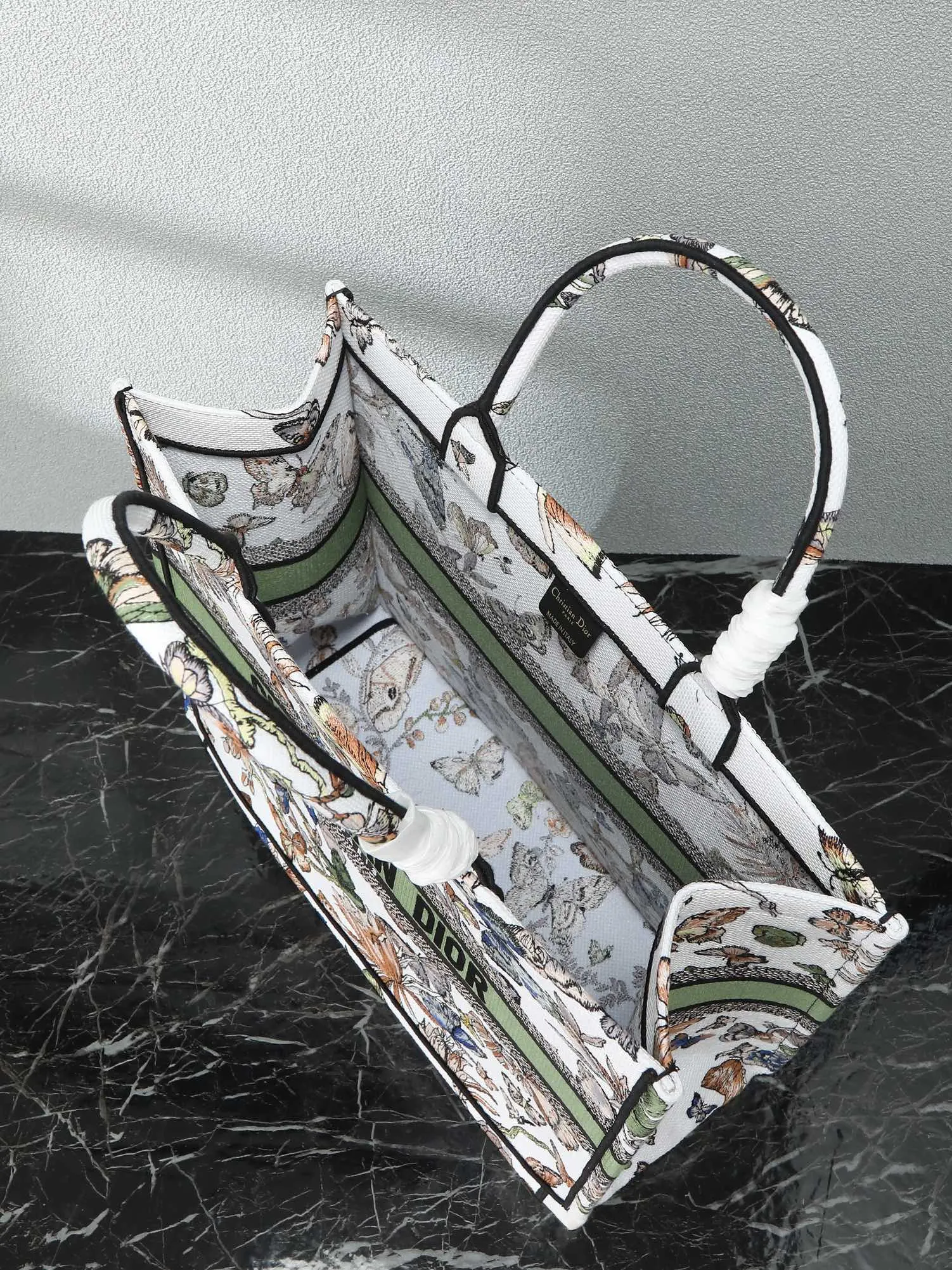 Book Tote 可收纳各种日常用品 全新演绎Baye图案混合效果D 托特包 大容量托特款