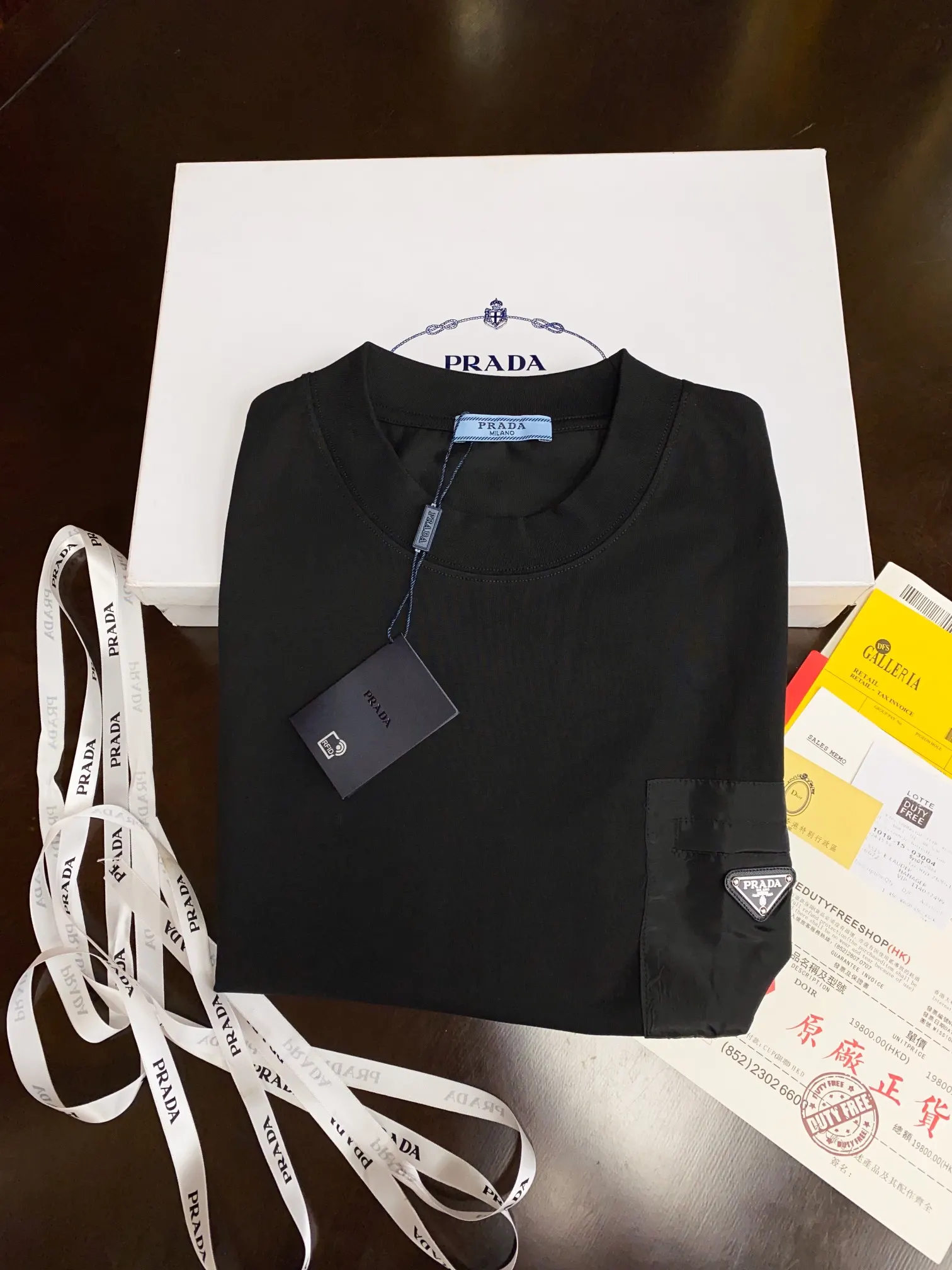 PRADA 字母钢印 浮雕字母 棉质 短袖T恤 休闲百搭款