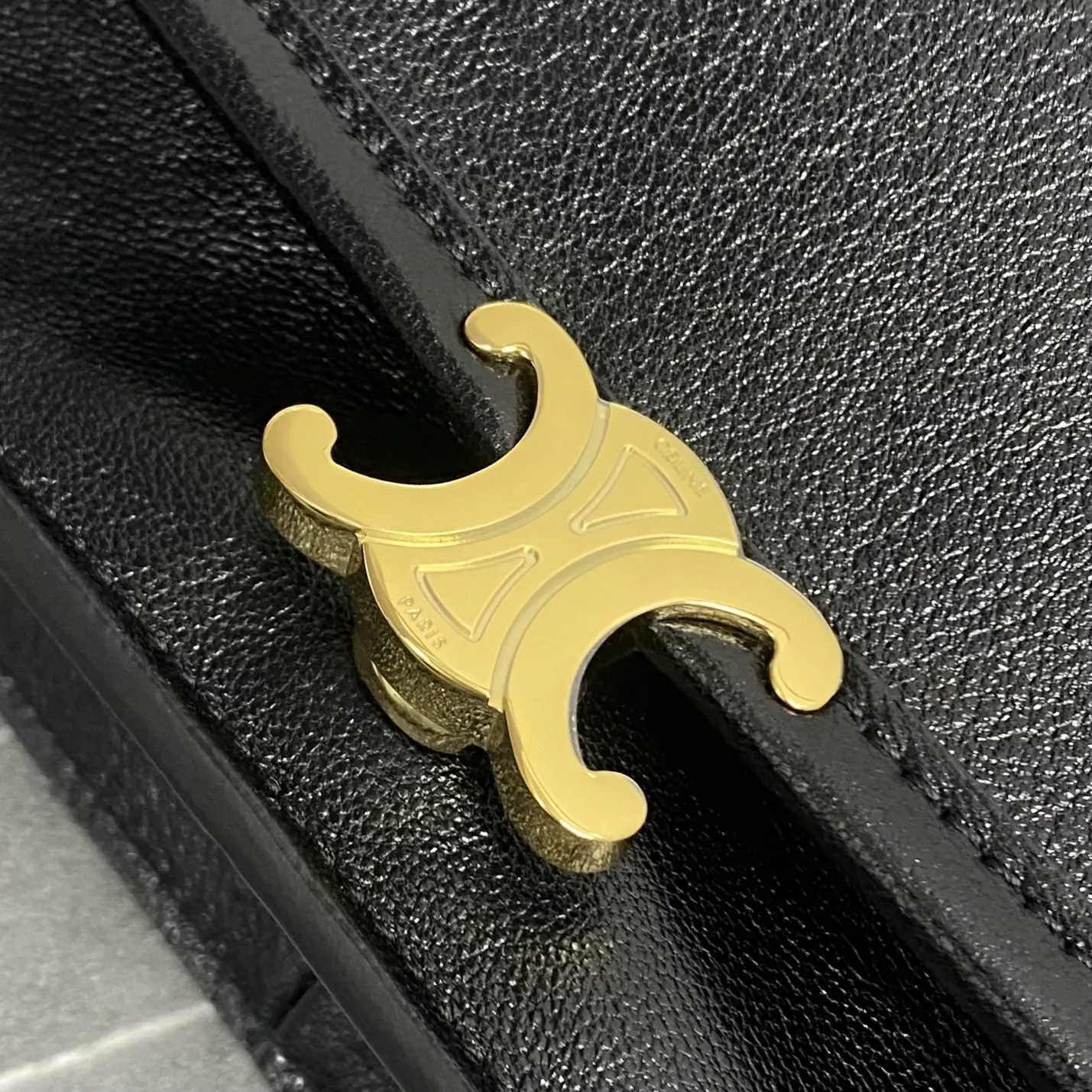 Triomphe 黑色 羊皮 斜背包 輕便斜挎款