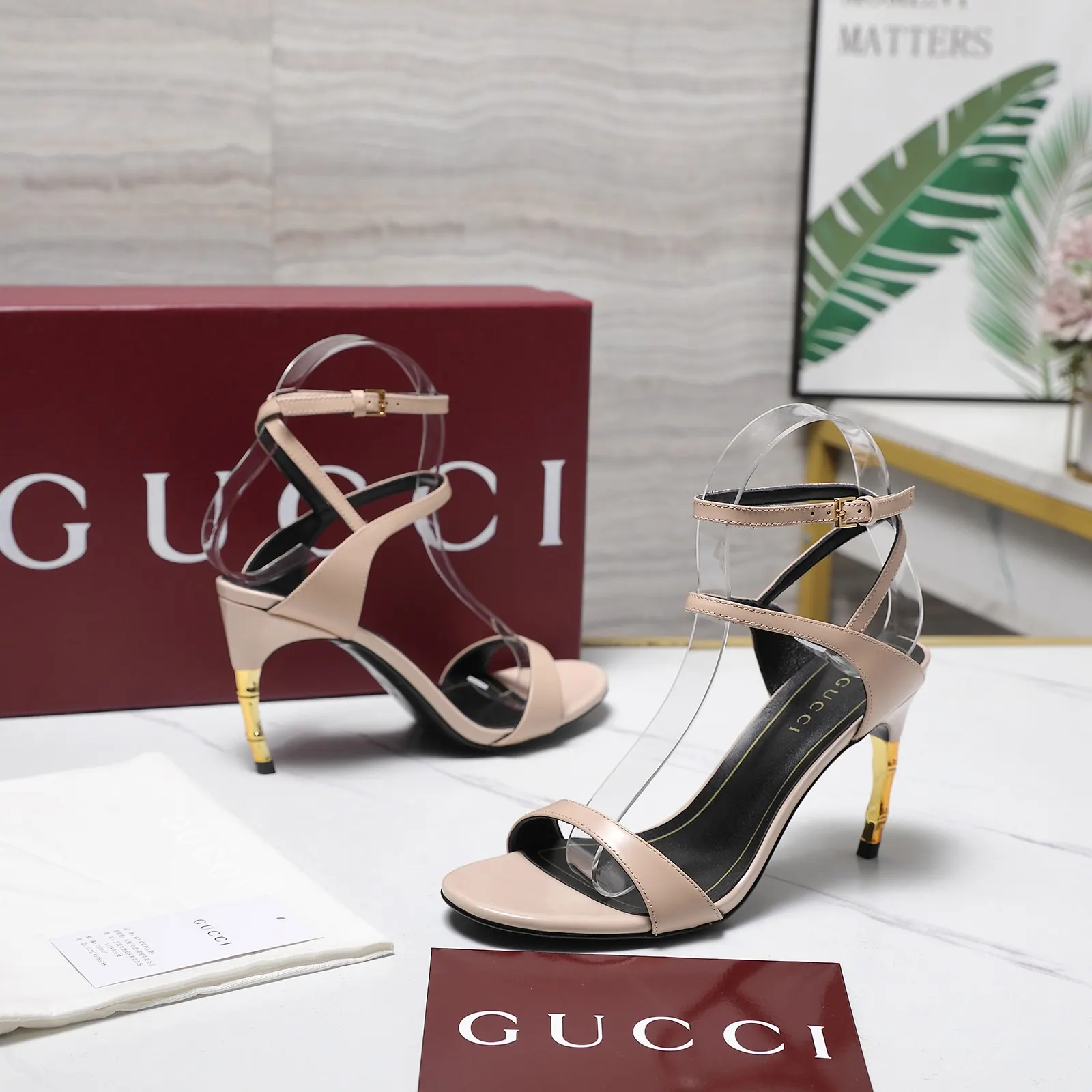 Gucci 拖鞋 轻便舒適(數字9) Gucci 拖鞋 轻便舒適(數字9)
