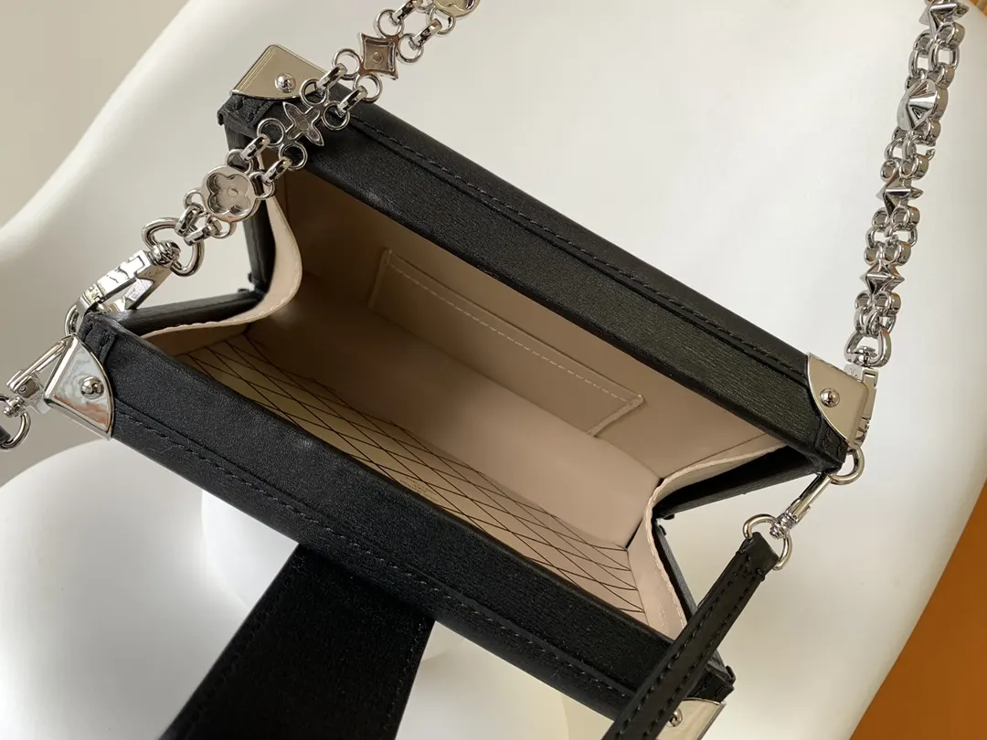LV 黑色 牛仔 提花 鏈條包 精致鏈條款(數字9) LV 黑色 牛仔 提花 鏈條包 精致鏈條款(數字9)