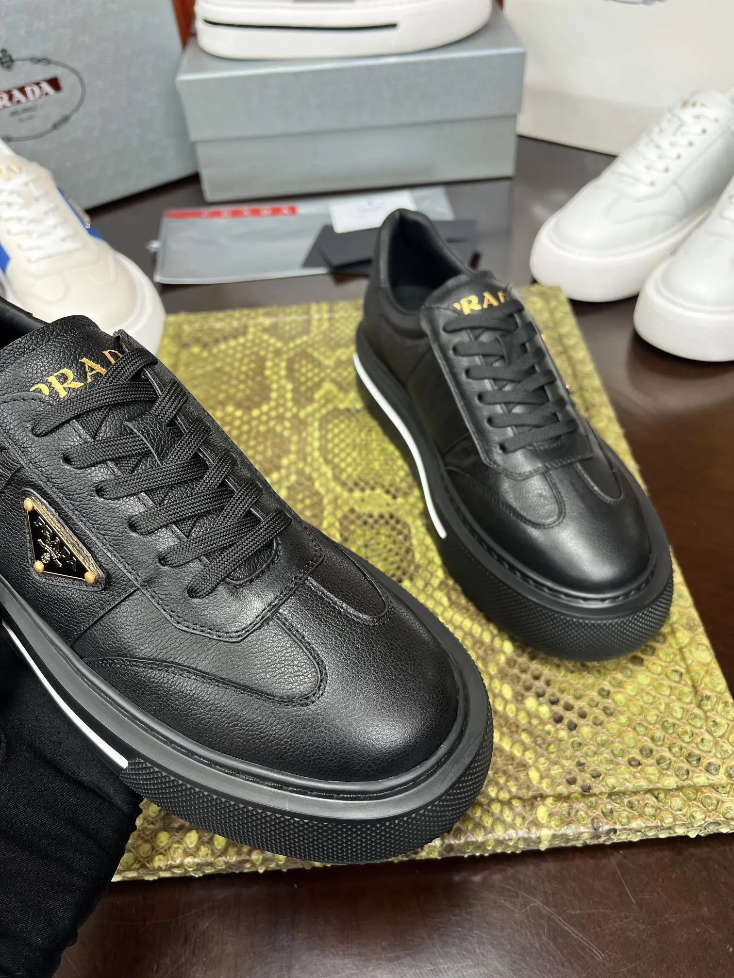 Prada 牛皮 休闲鞋 舒適