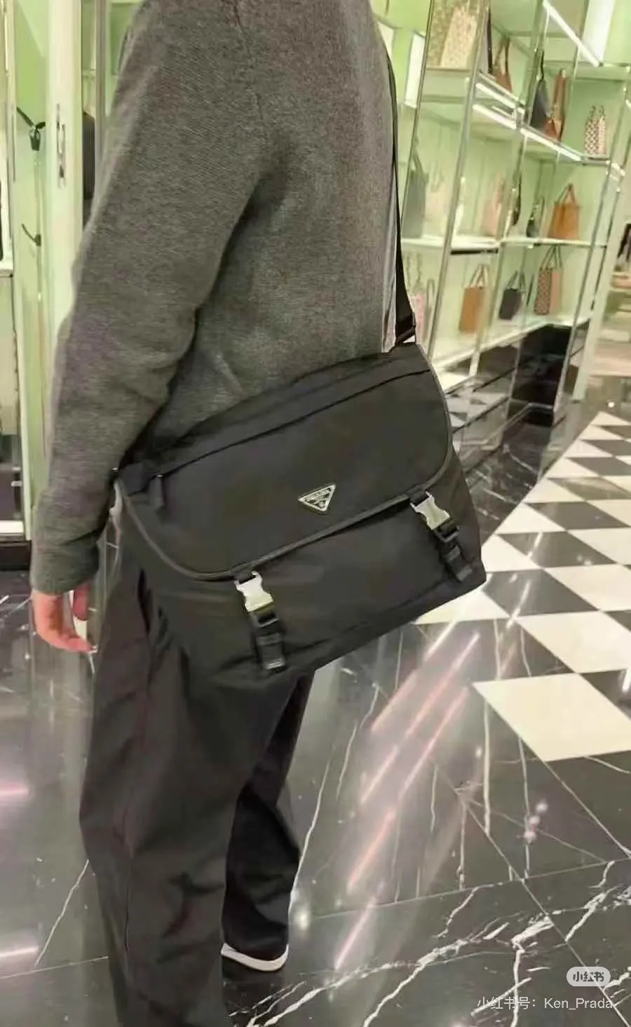 Prada Re-Nylon 尼龙 牛皮 邮差包 斜挎包