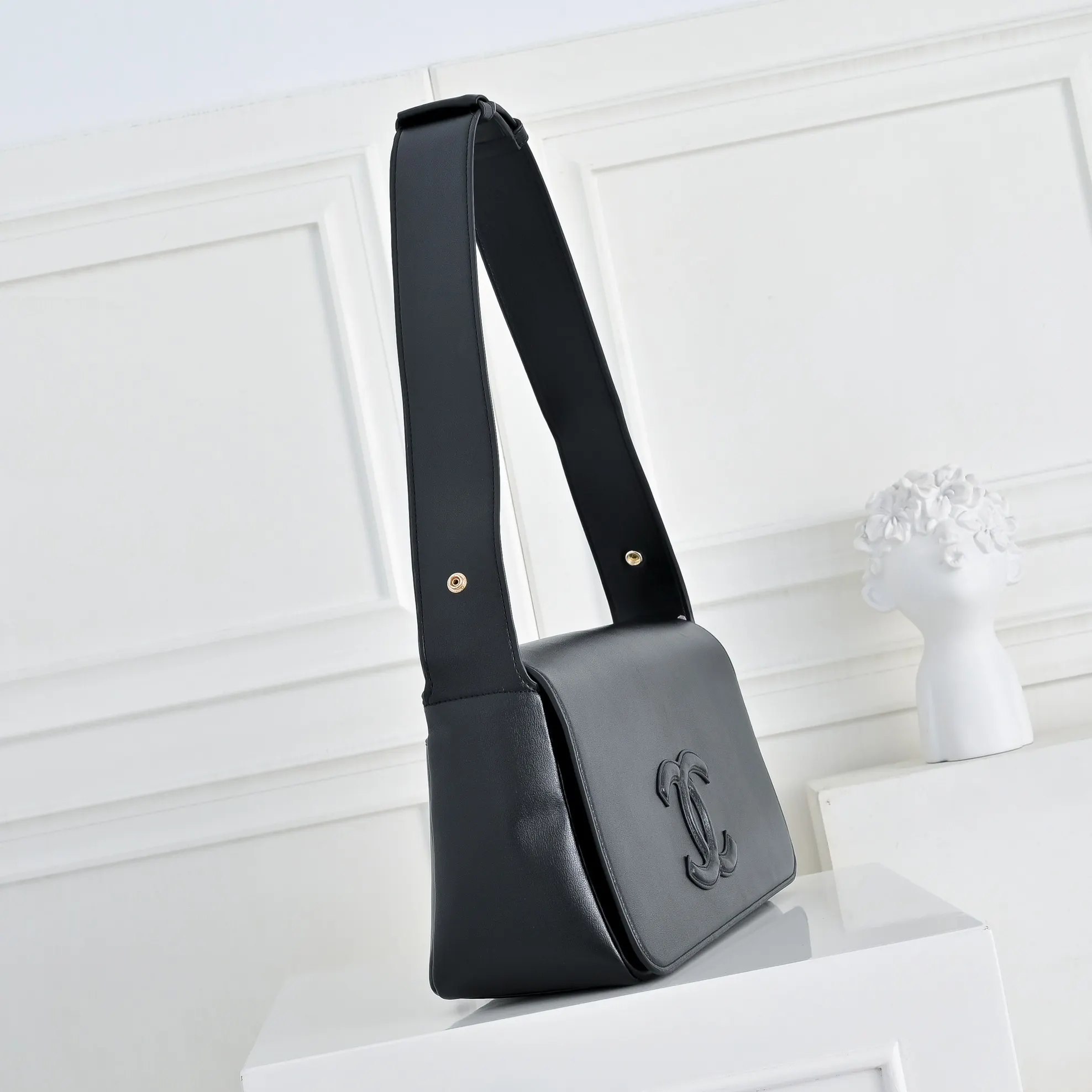 Chanel Hobo Shoulder Bag Commuter Vintage Leather