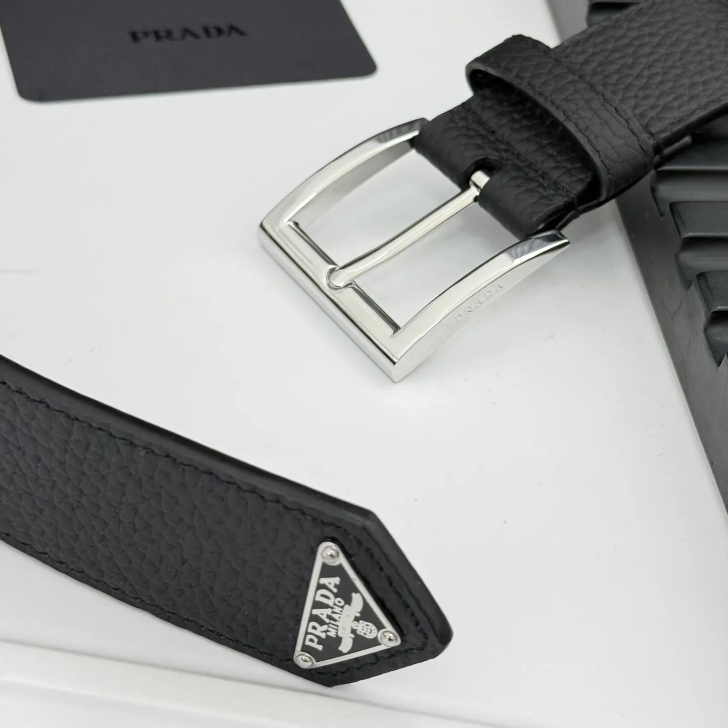 Prada Saffiano 皮革 三角标 腰带