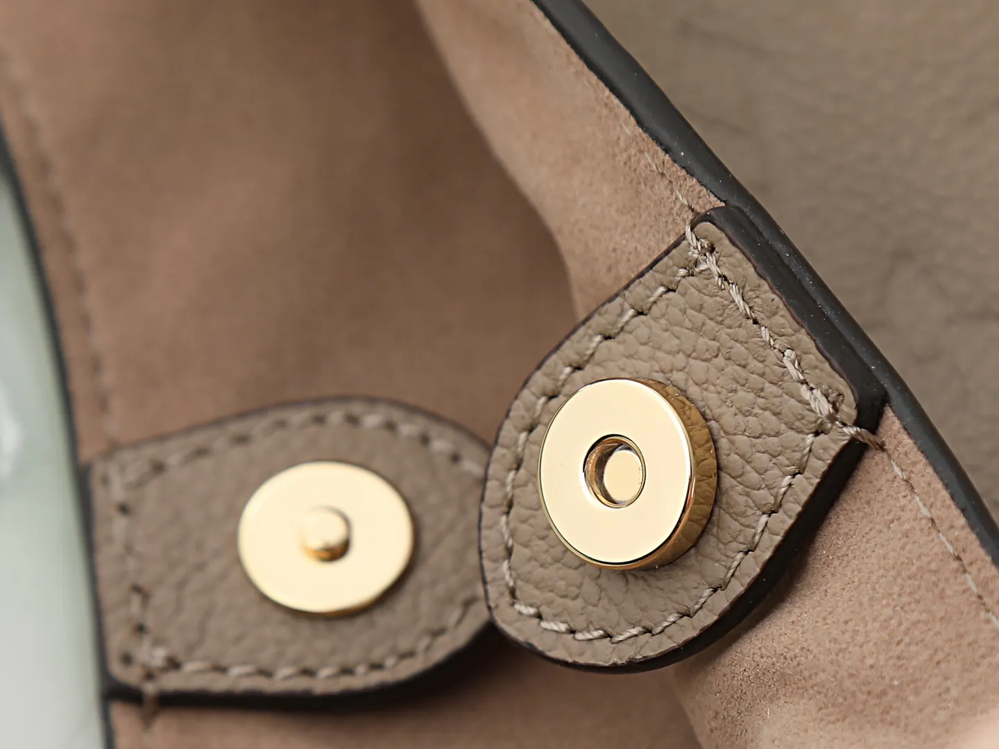 Louis Vuitton Métis Shoulder Bag Commuter
