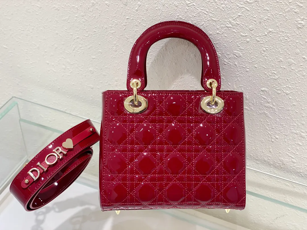 Dior Lady Dior 酒红色藤格纹手提斜挎包 漆皮款 复古款