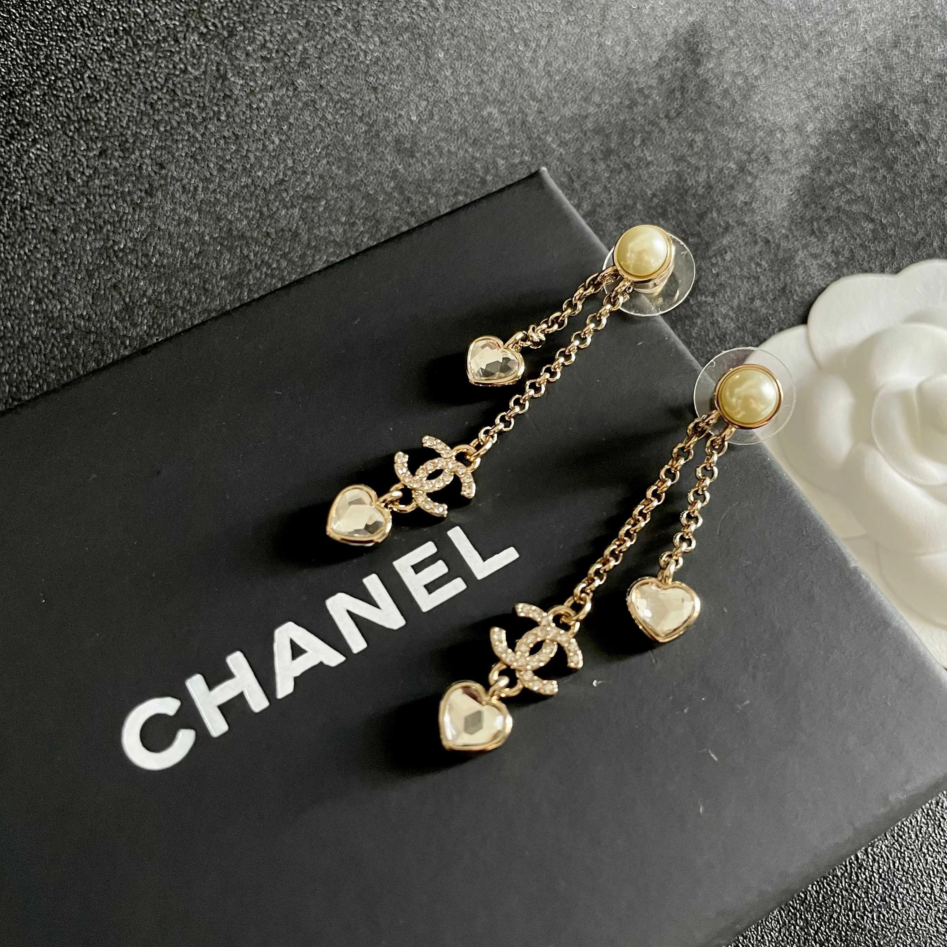 Chanel 双C 爱心 耳环 优雅耳饰