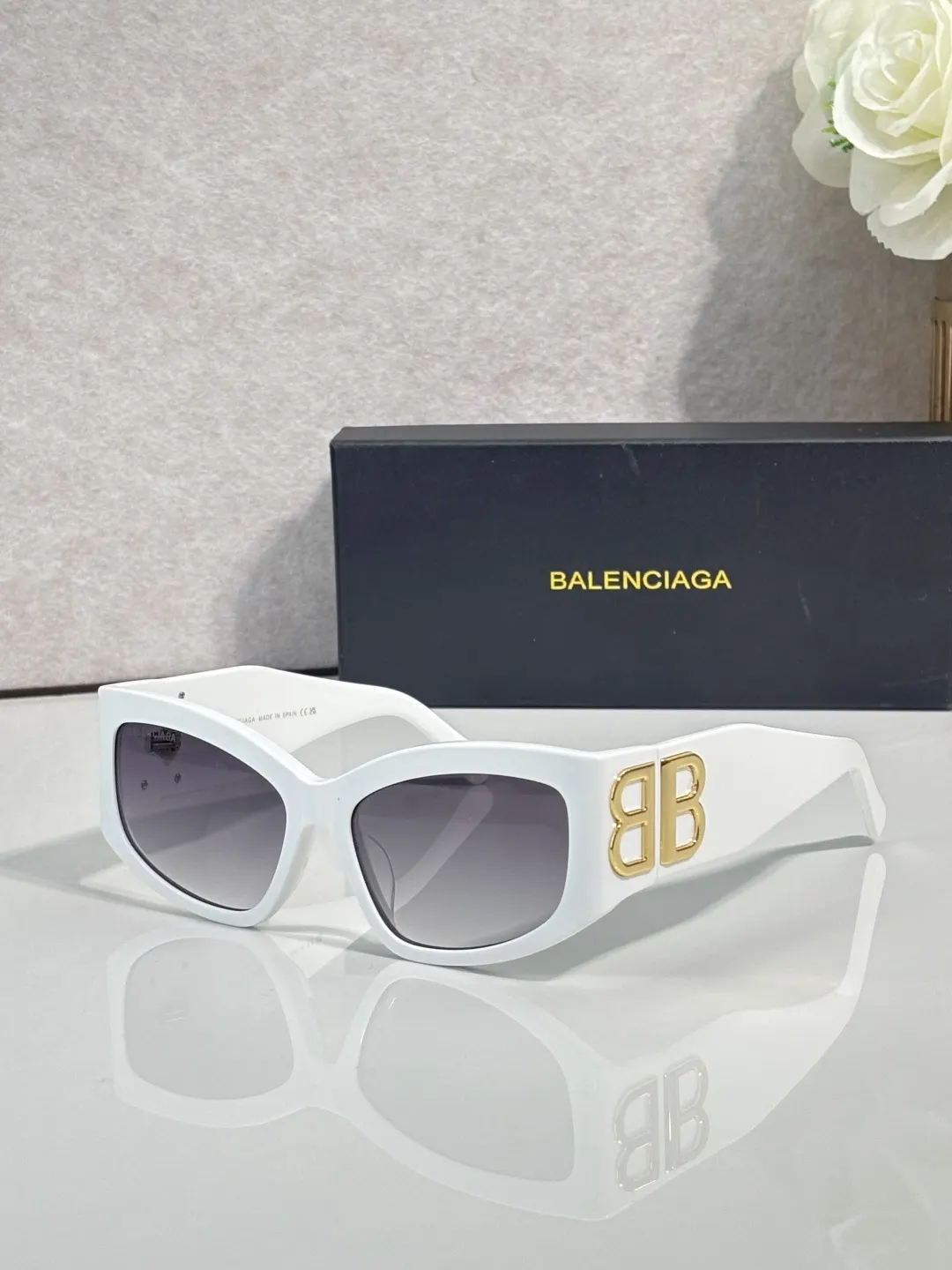 Balenciaga BB0321S 太阳镜 精致搭配