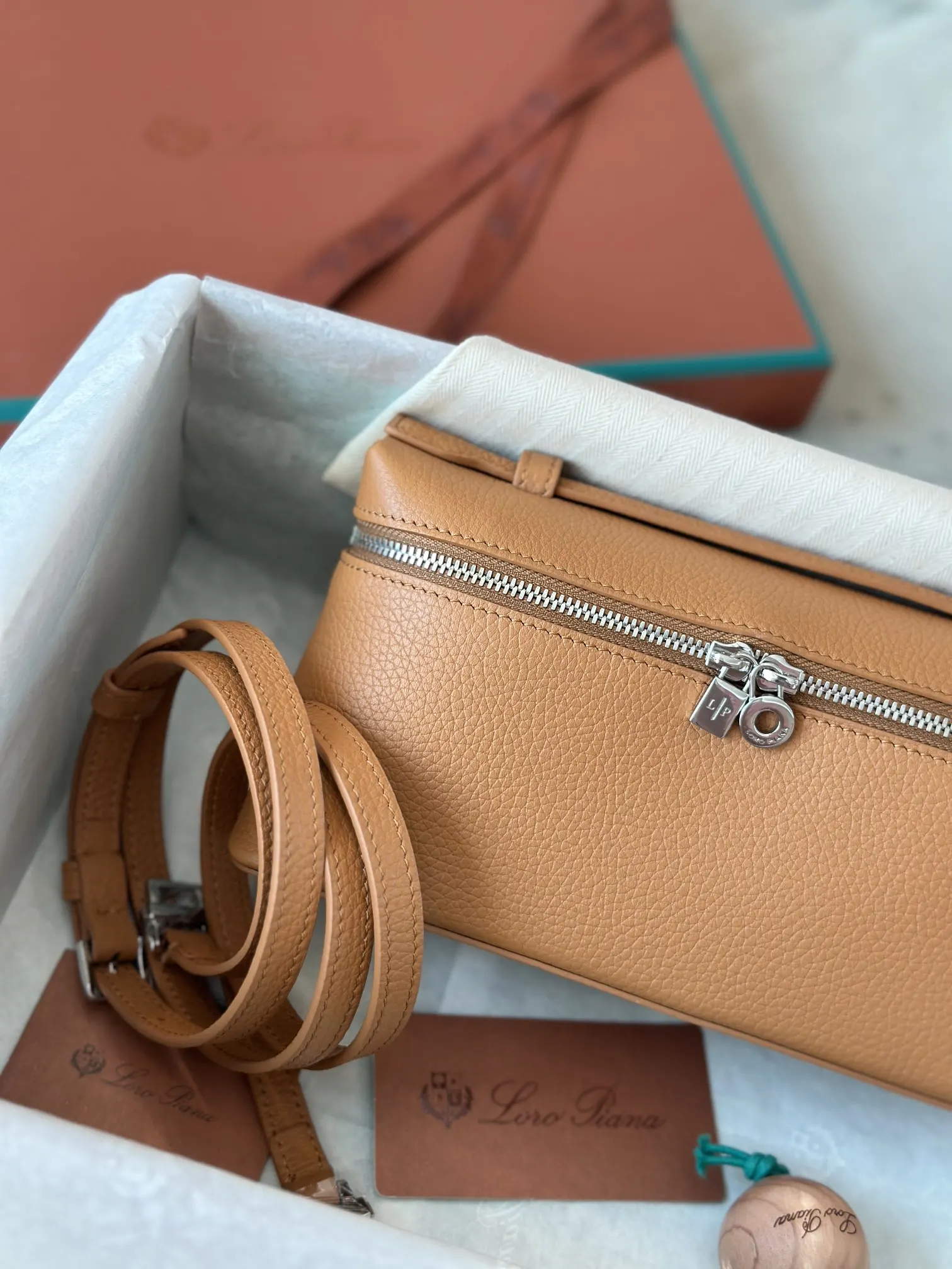 棕色 小牛皮 Loro Piana Extra Poket 手拿包 精致手拿款