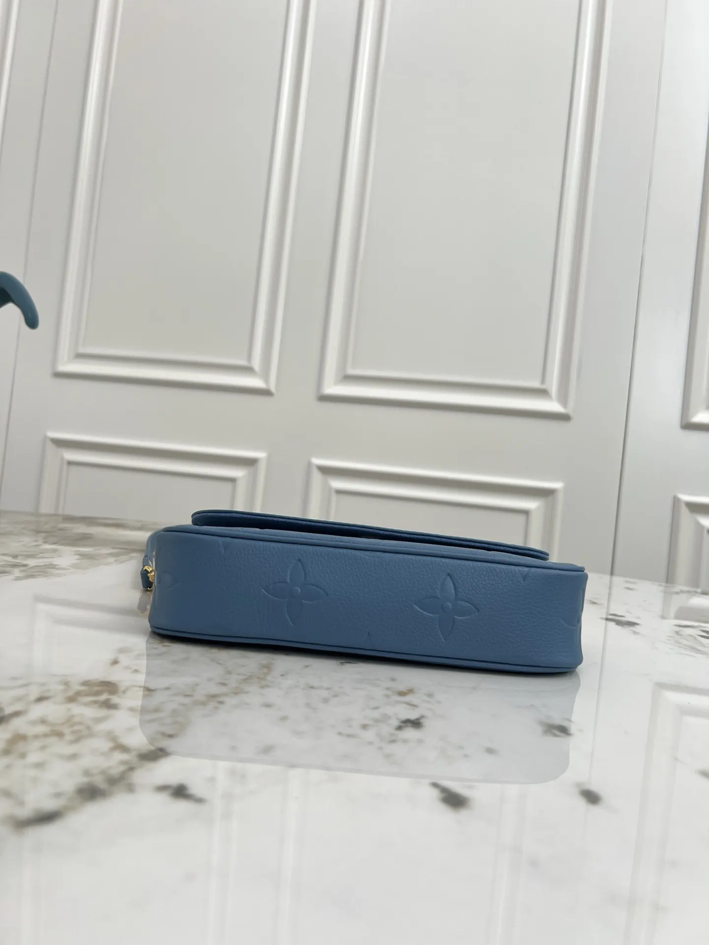 Louis Vuitton 蓝色 Monogram 链条包