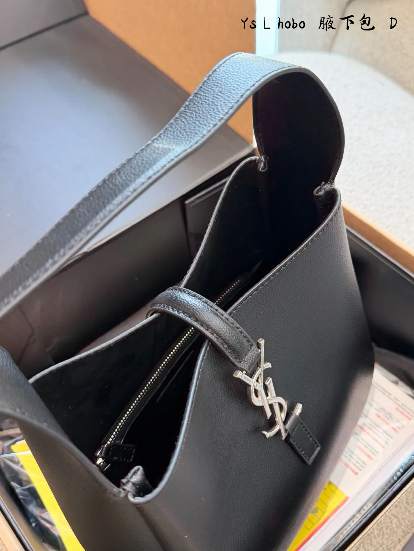 YSL Hobo 牛皮 腋下包 復古腋下背款(數字9) YSL Hobo 牛皮 腋下包 復古腋下背款(數字9)