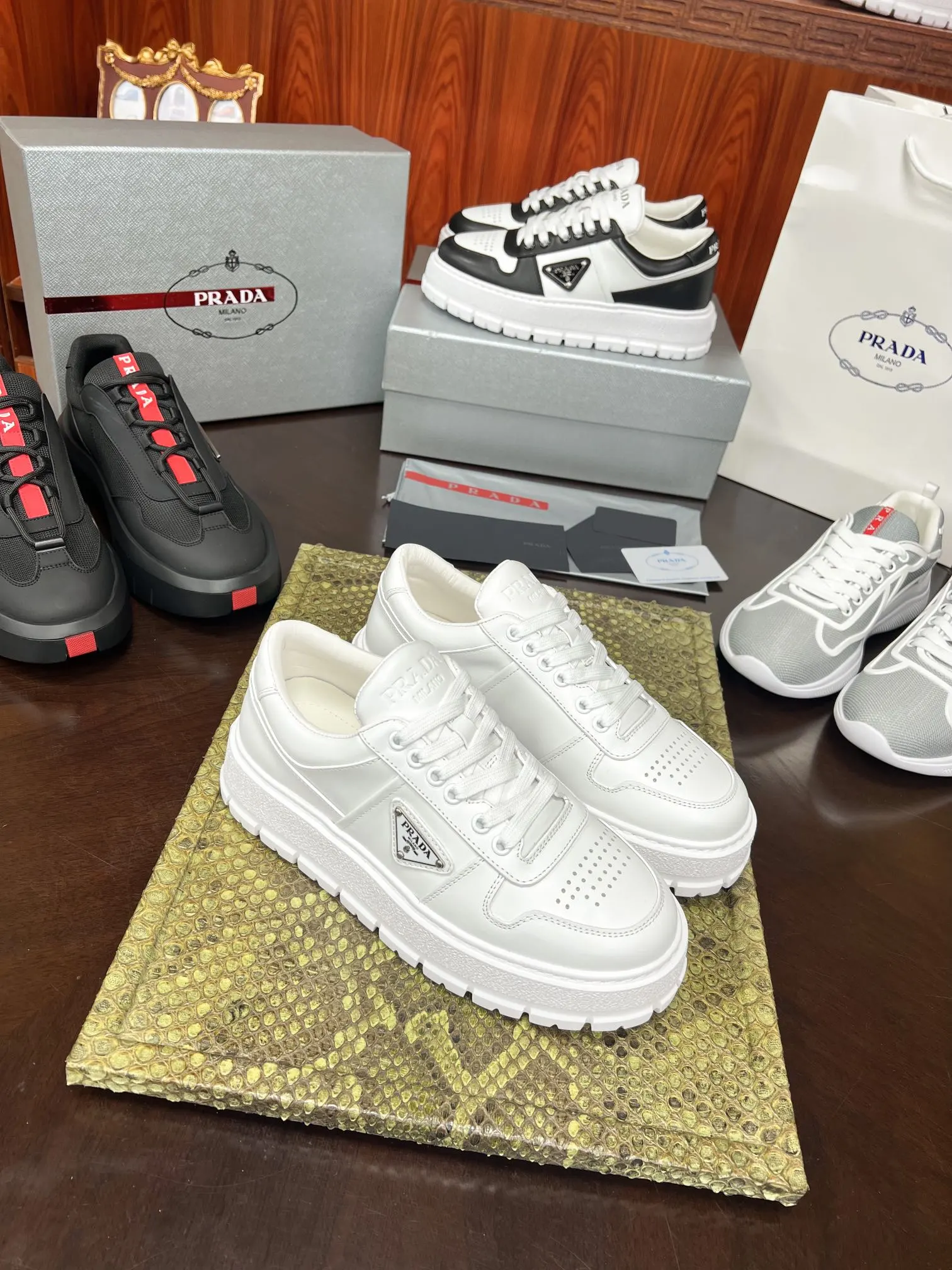 PRADA 牛皮 休闲鞋 舒适百搭款