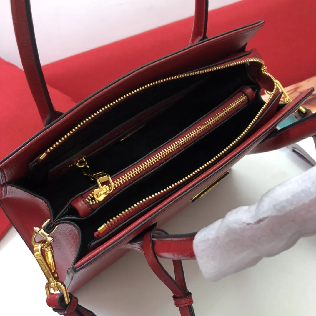 PRADA 鳄鱼皮 牛皮 手提包 日常通勤款