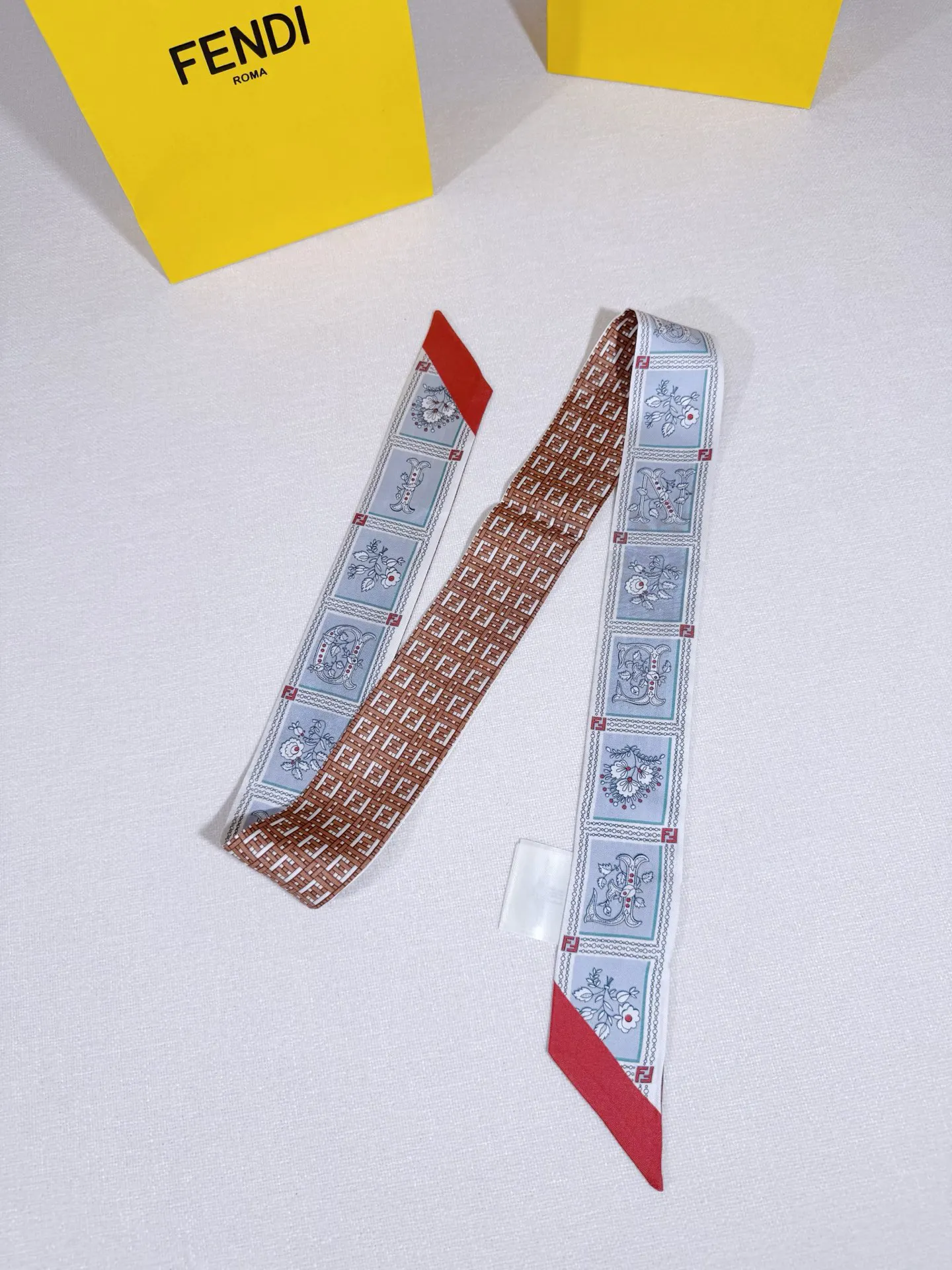 Fendi 蓝色 腰带 通勤百搭款