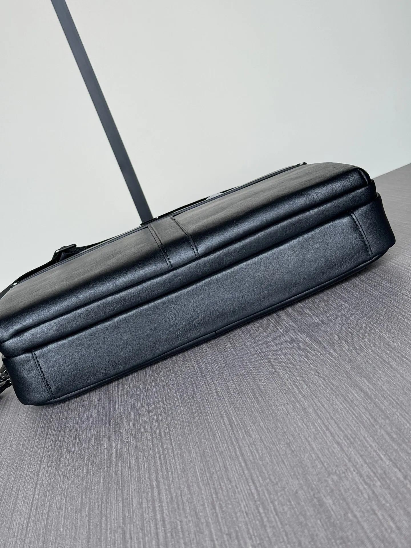 Prada 黑色 牛皮 厂价 公文包 商務通勤款
