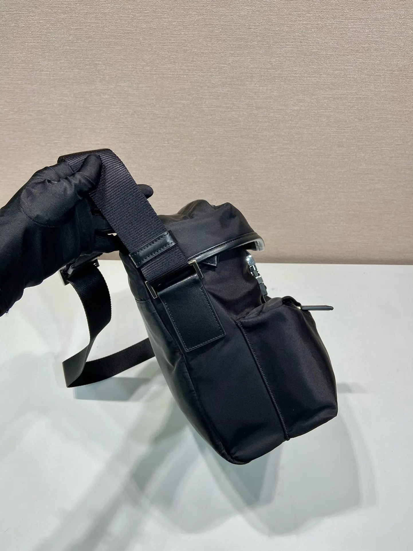 PRADA Re-Nylon尼龙 斜挎包 日常通勤款